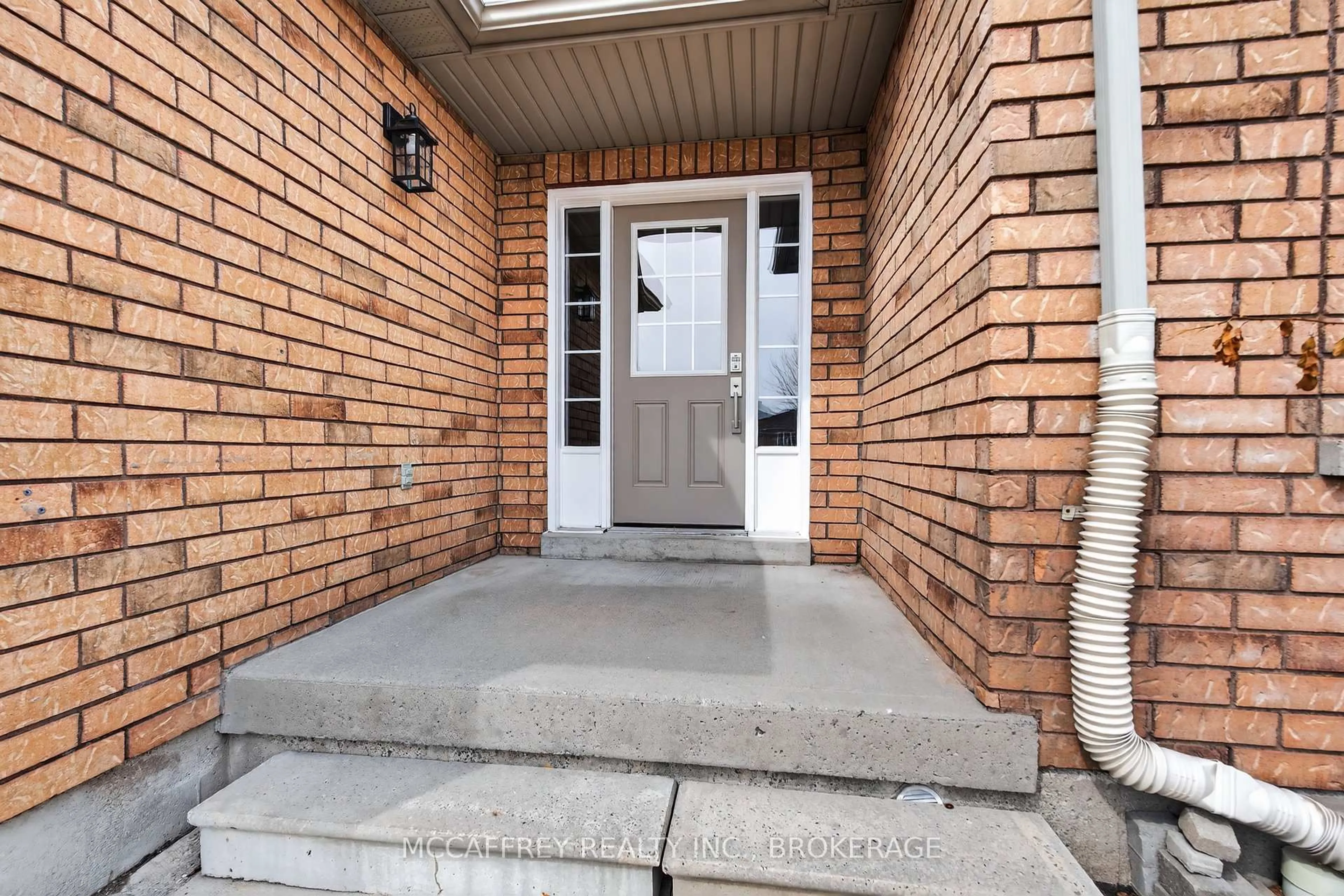 Indoor entryway for 25 Kanvers Way, Greater Napanee Ontario K7R 3X6