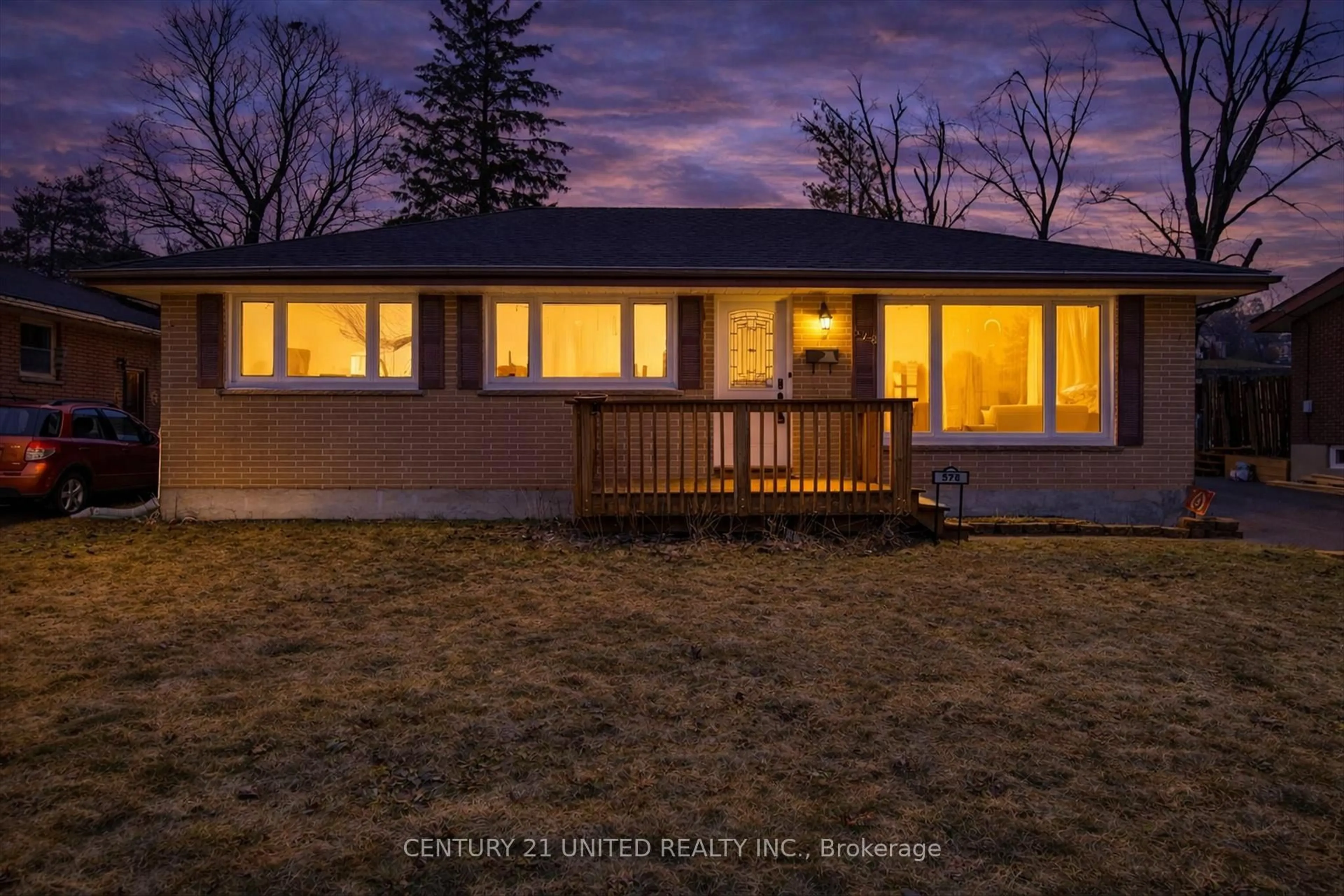 A pic from outside/outdoor area/front of a property/back of a property/a pic from drone, unknown for 578 Hillside St, Peterborough Ontario K9H 5N6