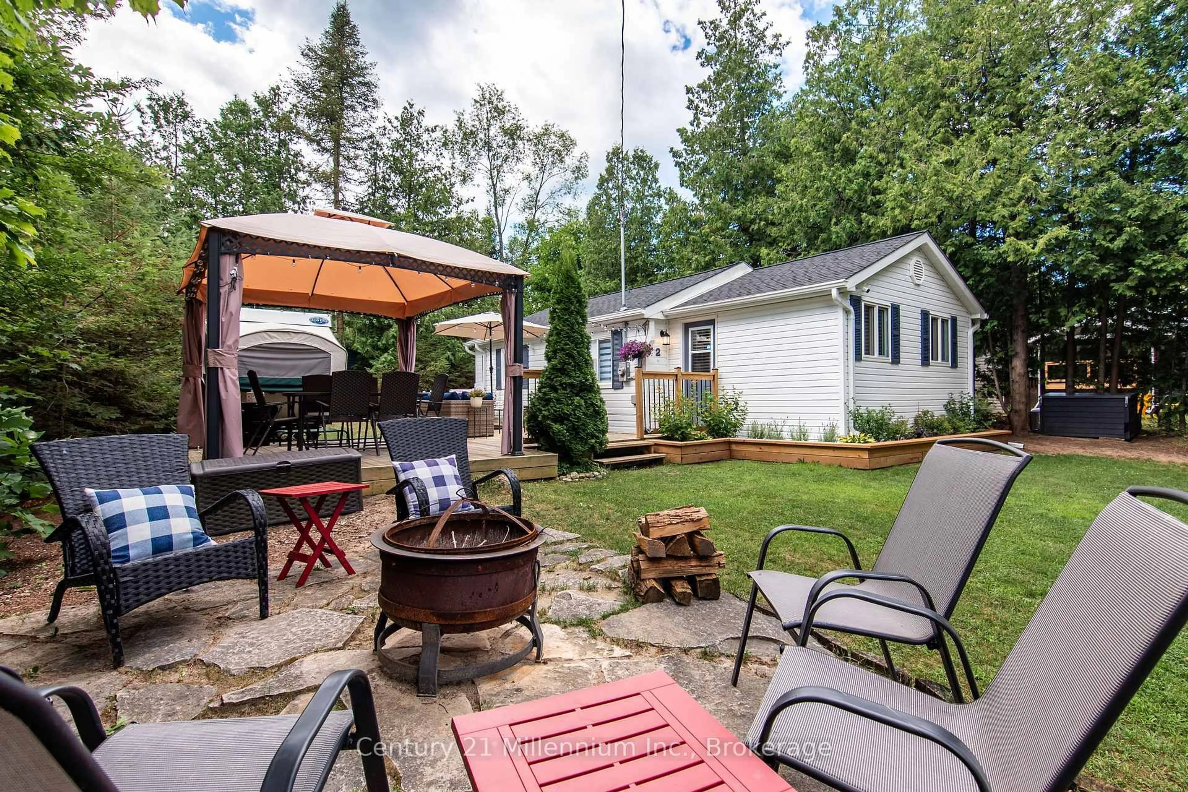 Patio, street for 2 Hamilton Pl, South Bruce Peninsula Ontario N0H 2G0