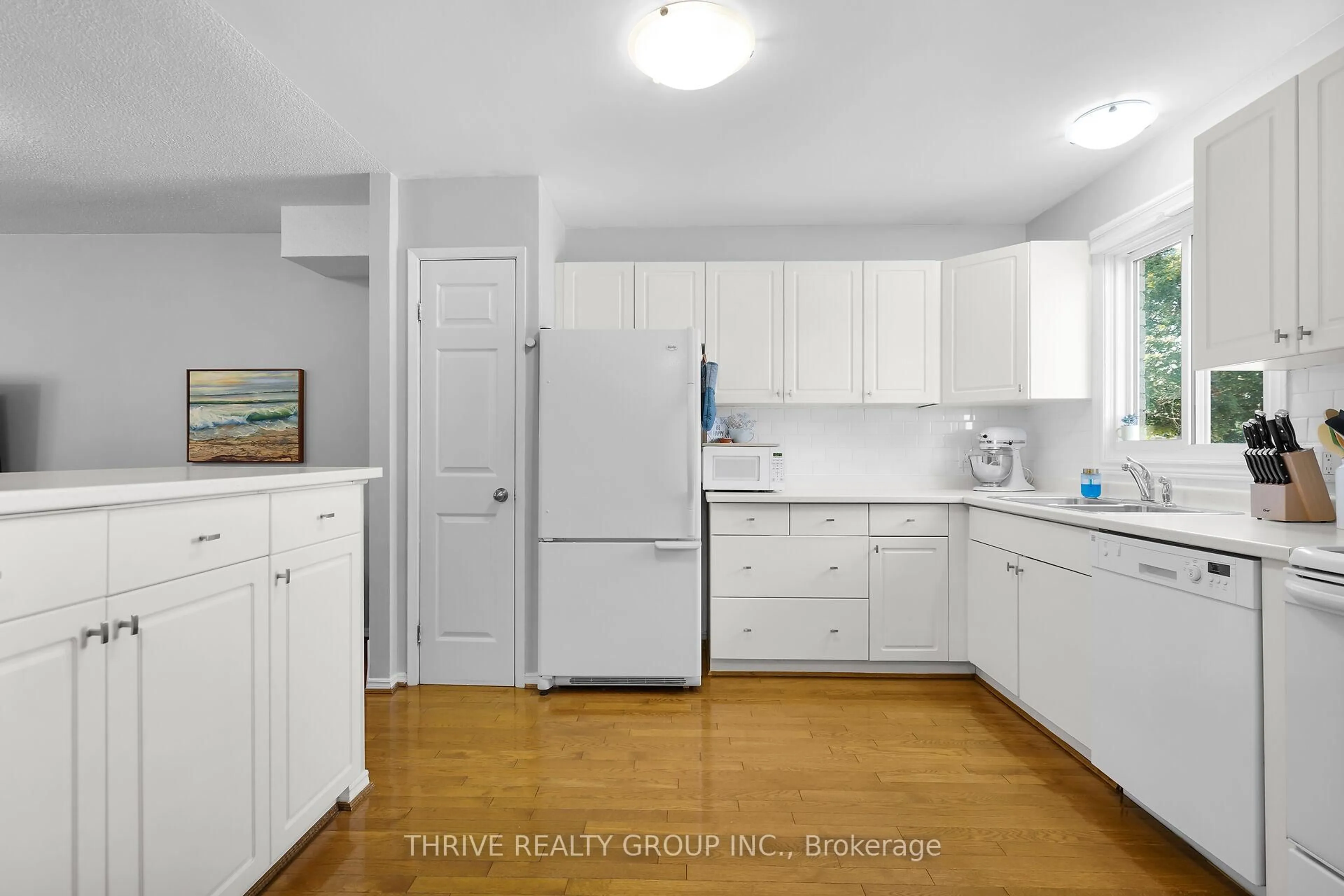 Standard kitchen, unknown for 215 Commissioners Rd #10, London South Ontario N6J 1X9