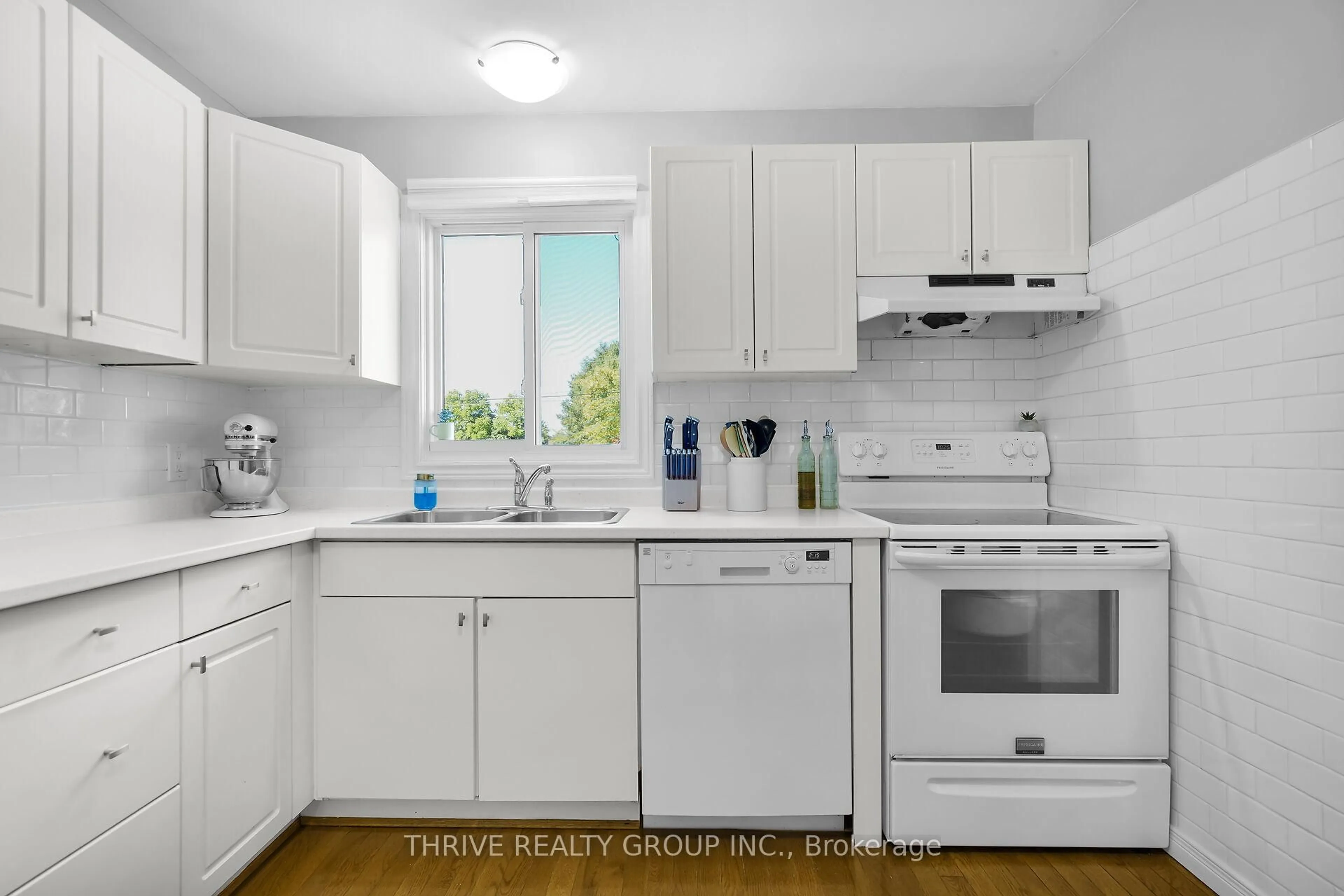 Standard kitchen, unknown for 215 Commissioners Rd #10, London South Ontario N6J 1X9