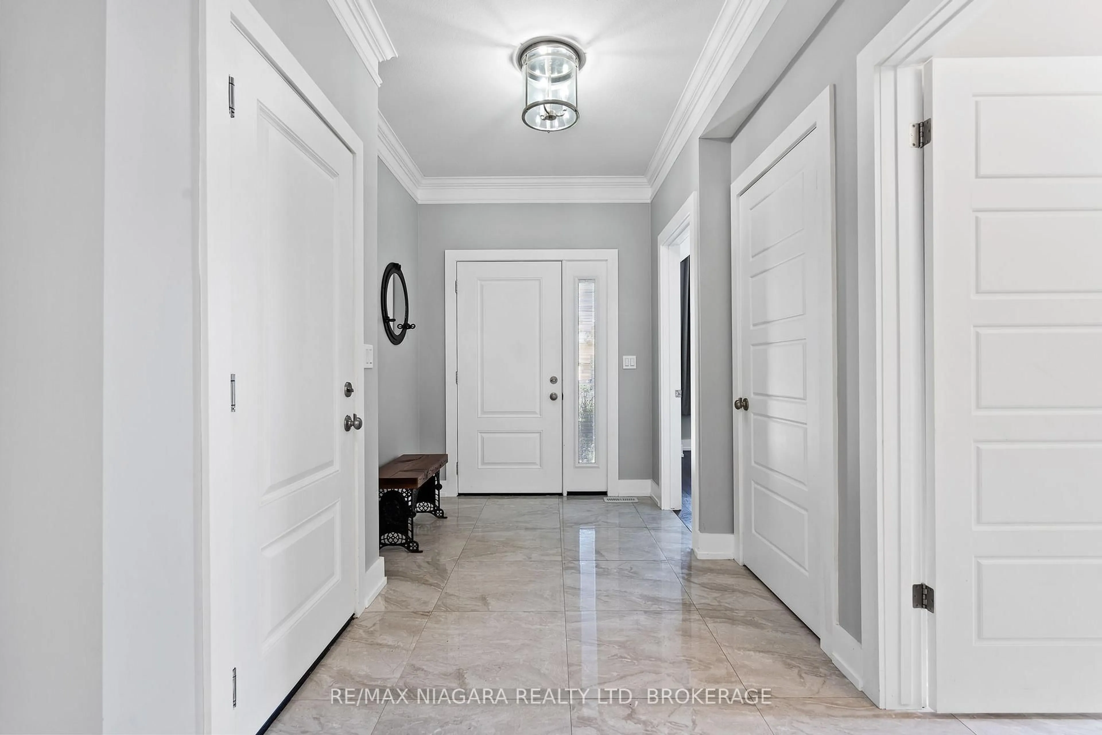 Indoor entryway for 30 Renfield St, Port Colborne Ontario L3K 0A7