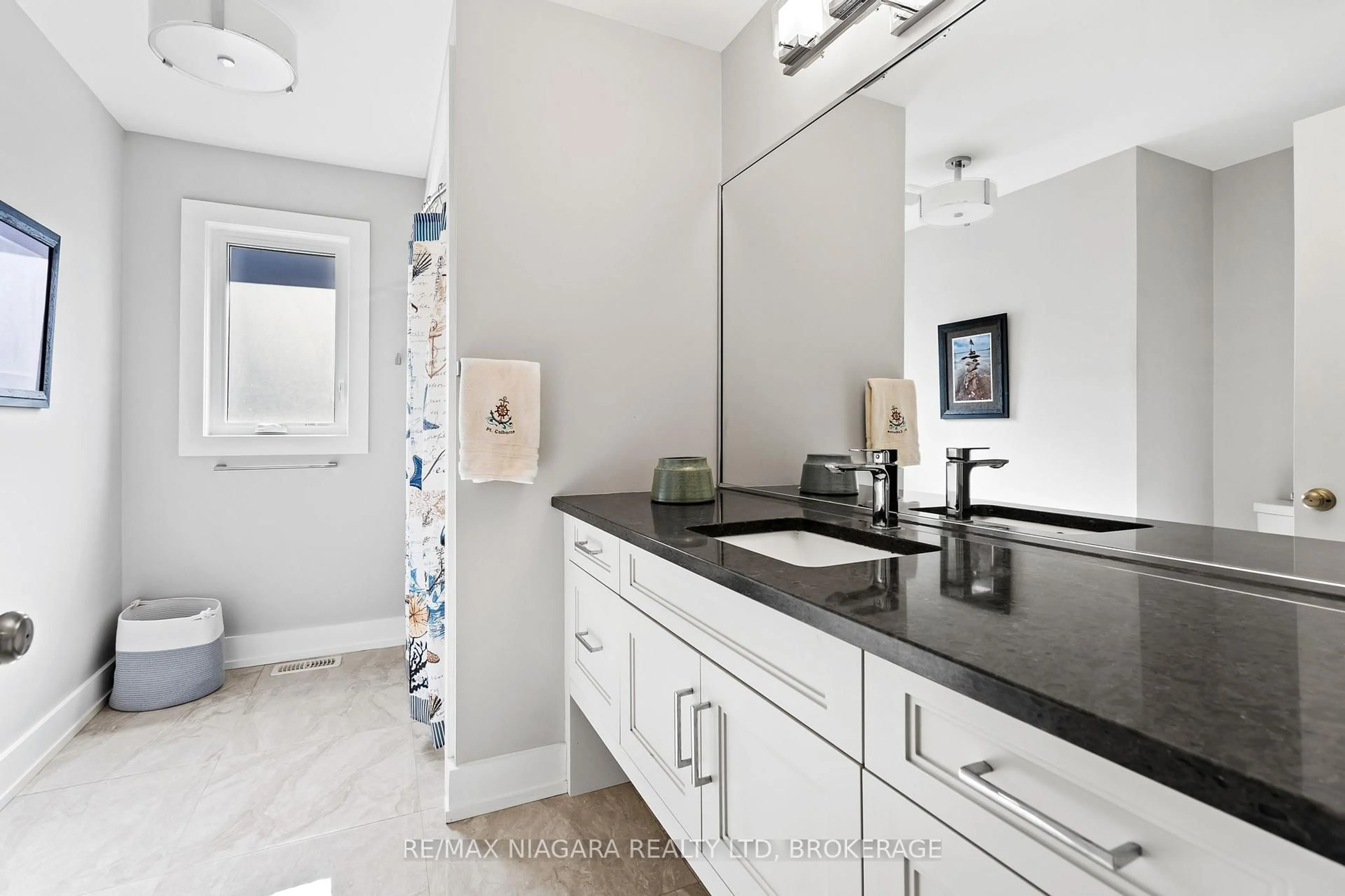 Contemporary bathroom, ceramic/tile floor for 30 Renfield St, Port Colborne Ontario L3K 0A7