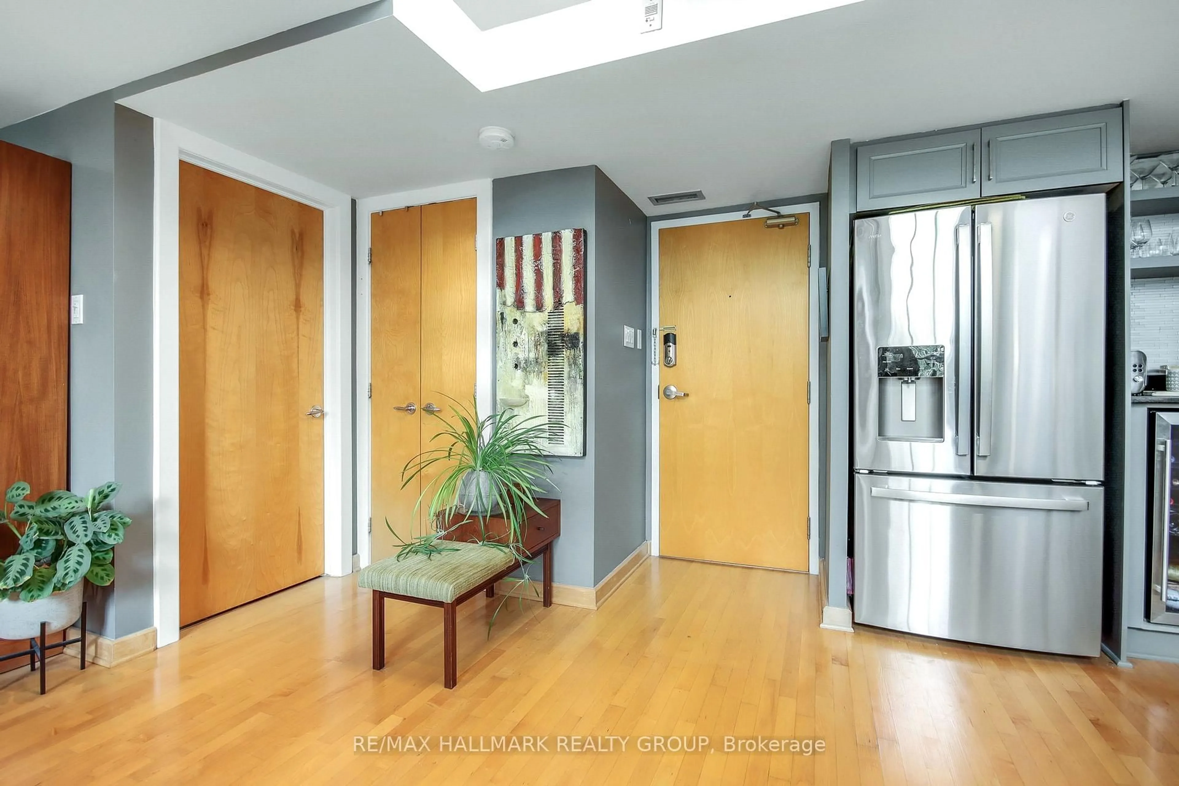 Indoor foyer for 29 Main St #203, Ottawa Ontario K1S 1B1