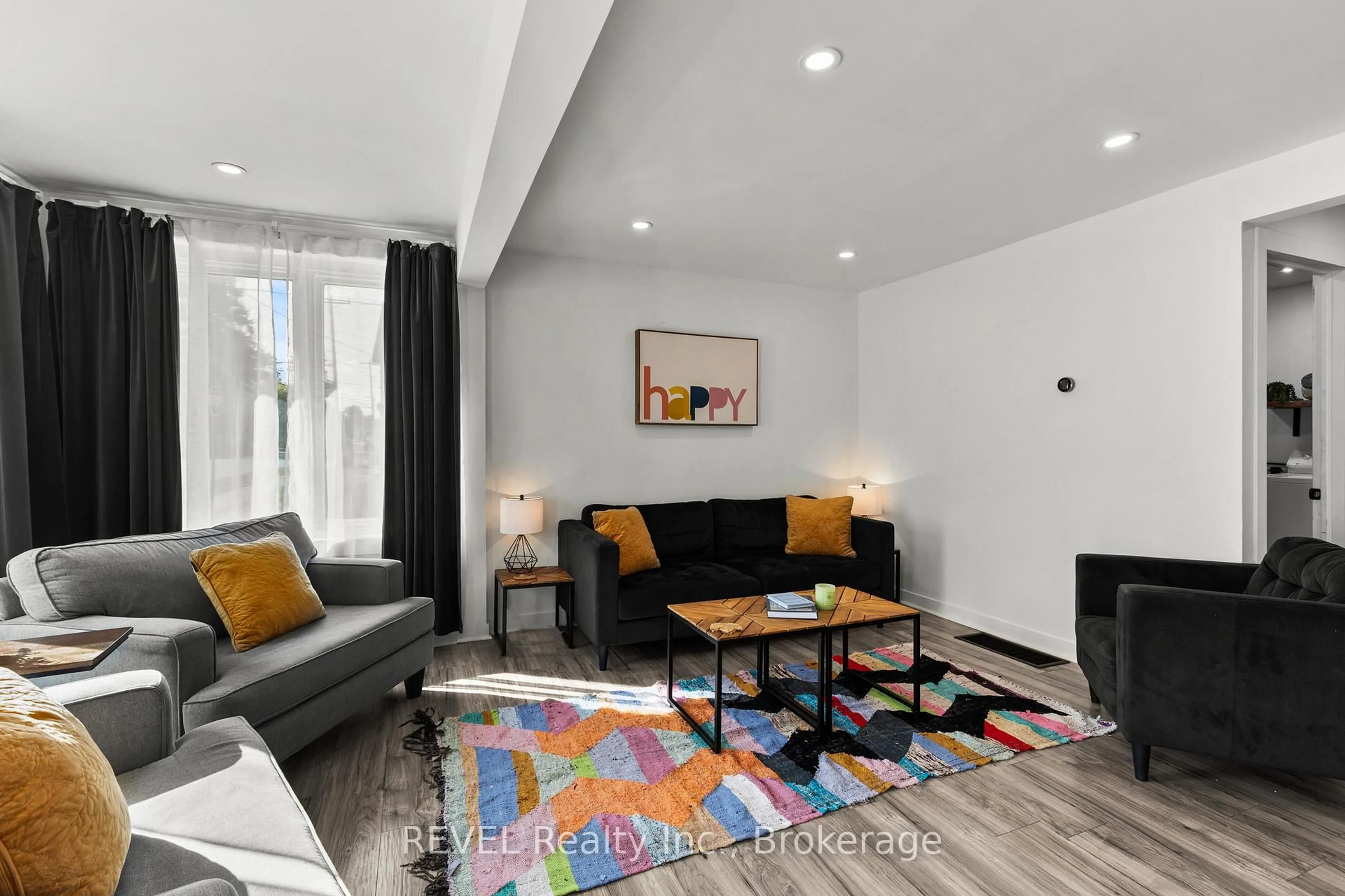 Living room with furniture, unknown for 313 Ridgeway Rd, Fort Erie Ontario L0S 1B0