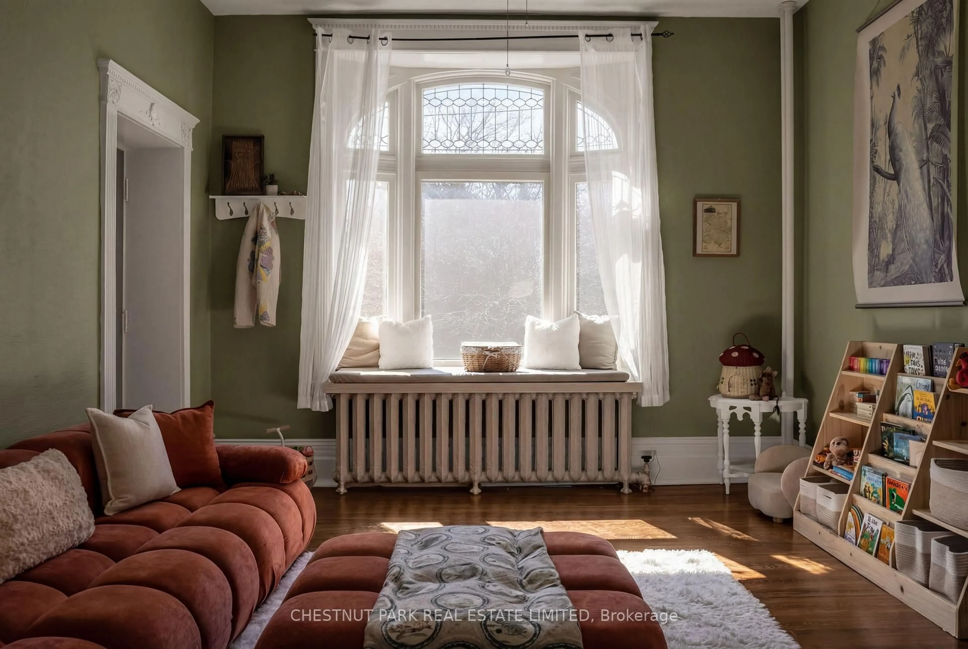 Living room with furniture, unknown for 54 Bruce St, Cambridge Ontario N1R 2E3