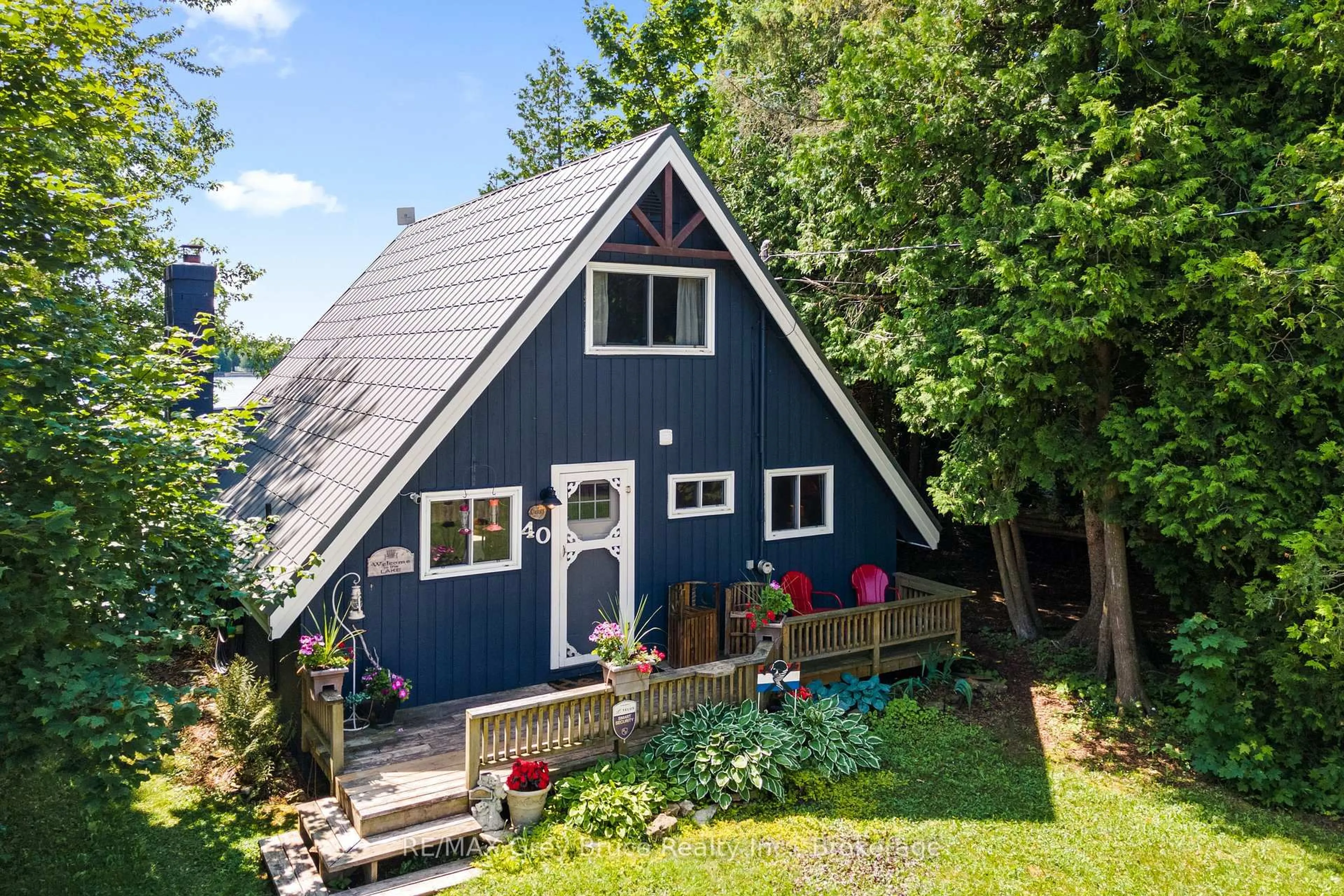 Home with vinyl exterior material, unknown for 40 Aberdeen Ave, Northern Bruce Peninsula Ontario N0H 2T0