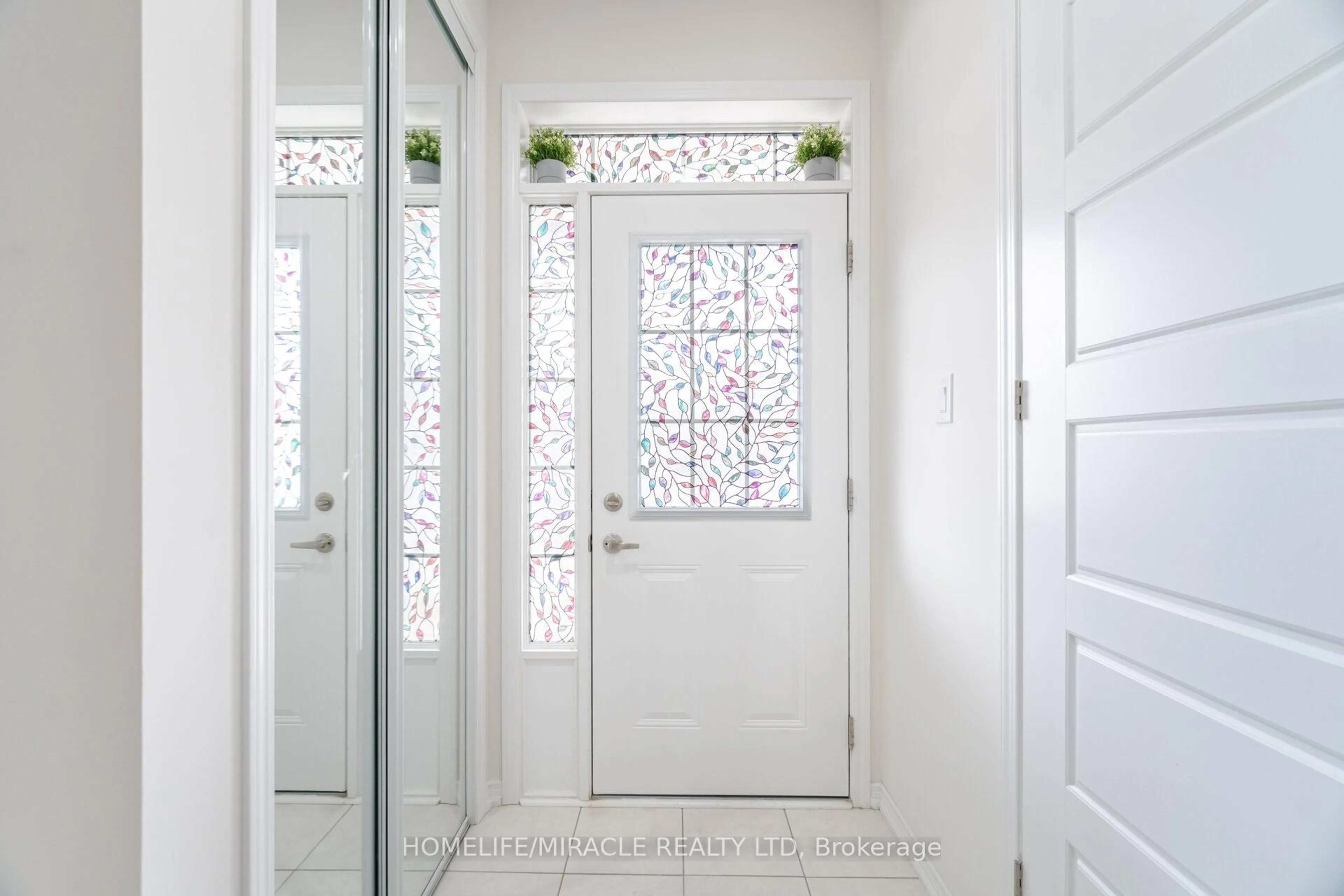 Indoor entryway for 117 Longboat Ru, Brantford Ontario N3T 0R8