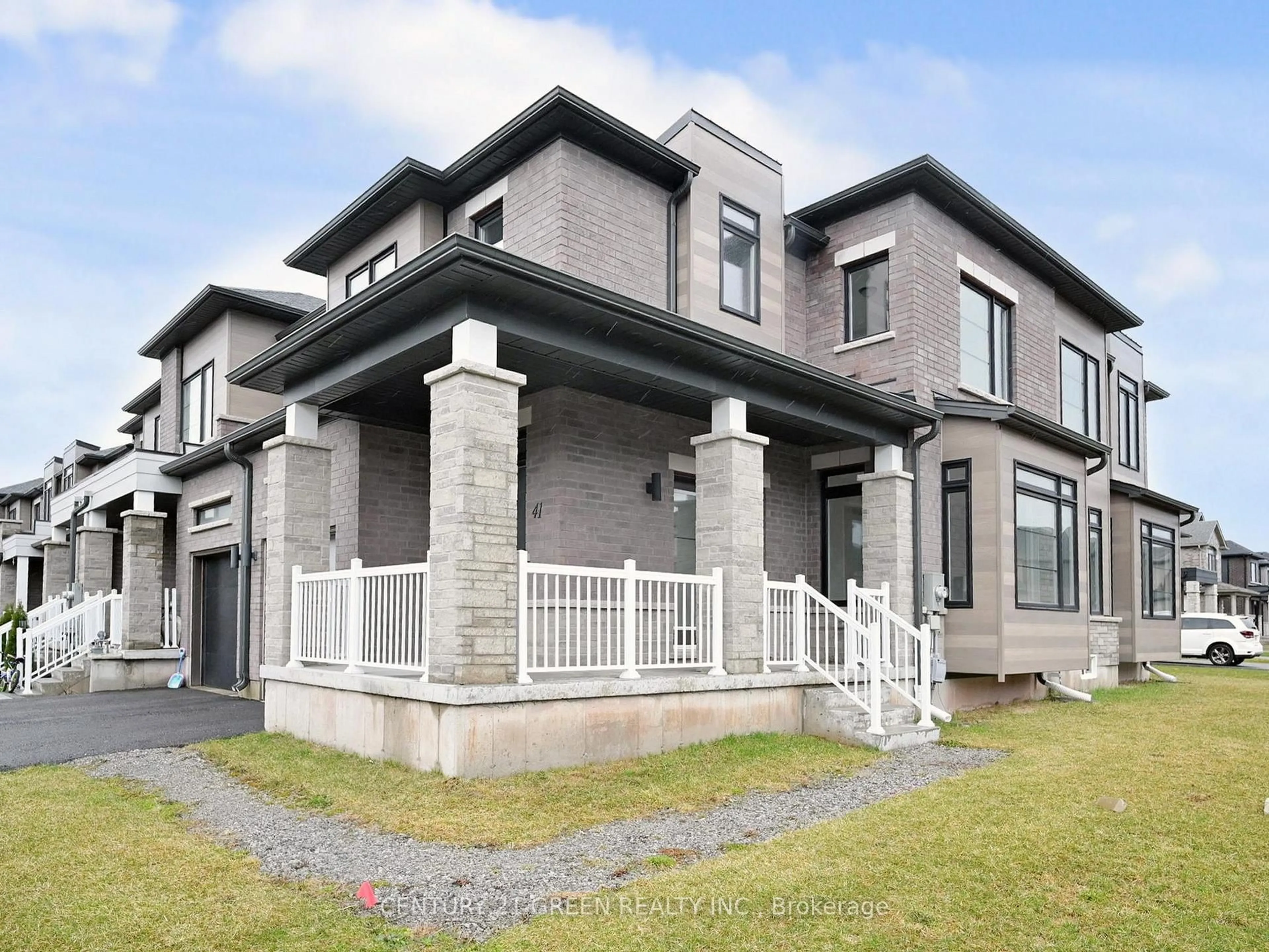 Home with brick exterior material, building for 41 Bentgrass Dr, Welland Ontario L3B 0H4