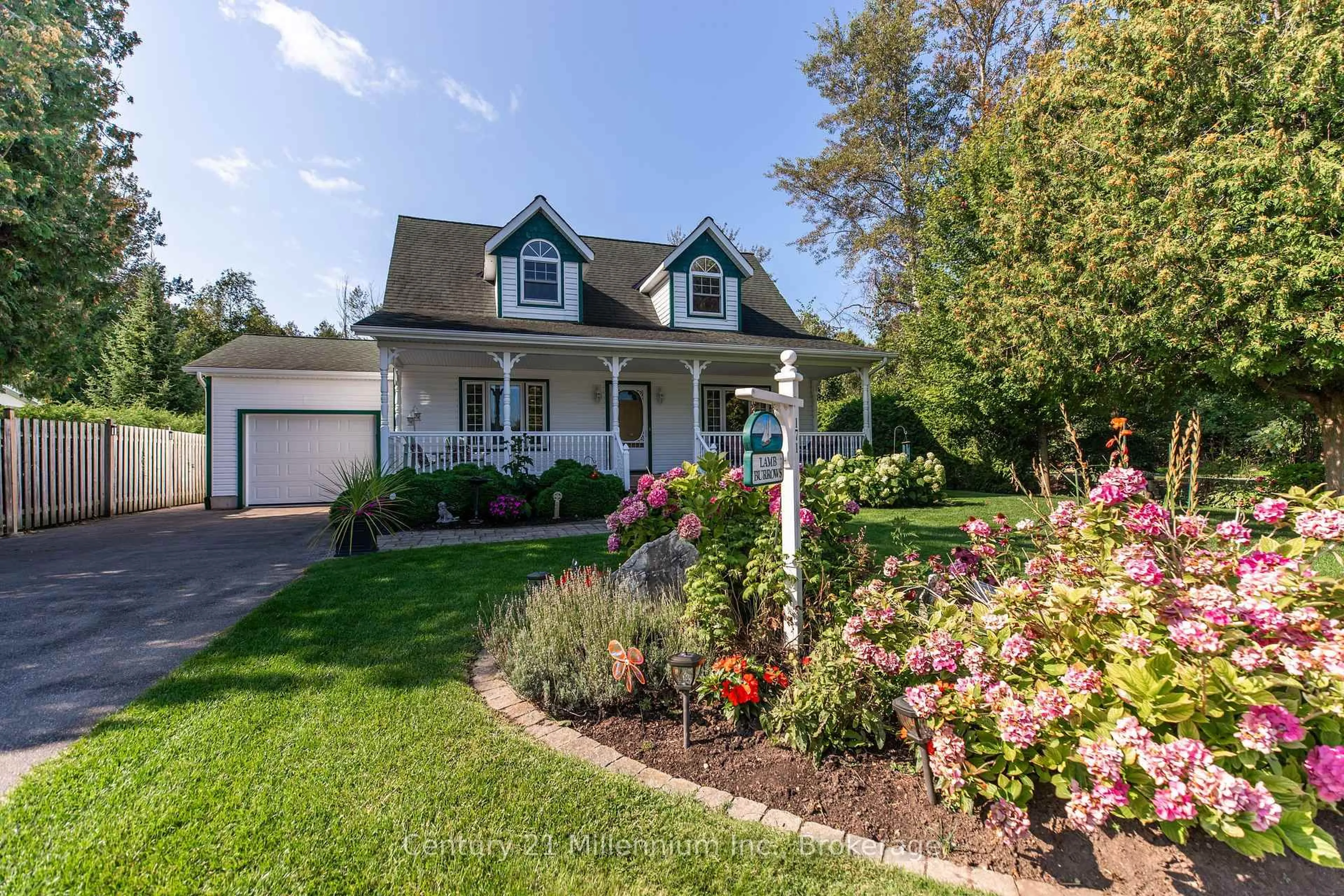 Home with vinyl exterior material, street for 171 Island St, Saugeen Shores Ontario N0H 2L0