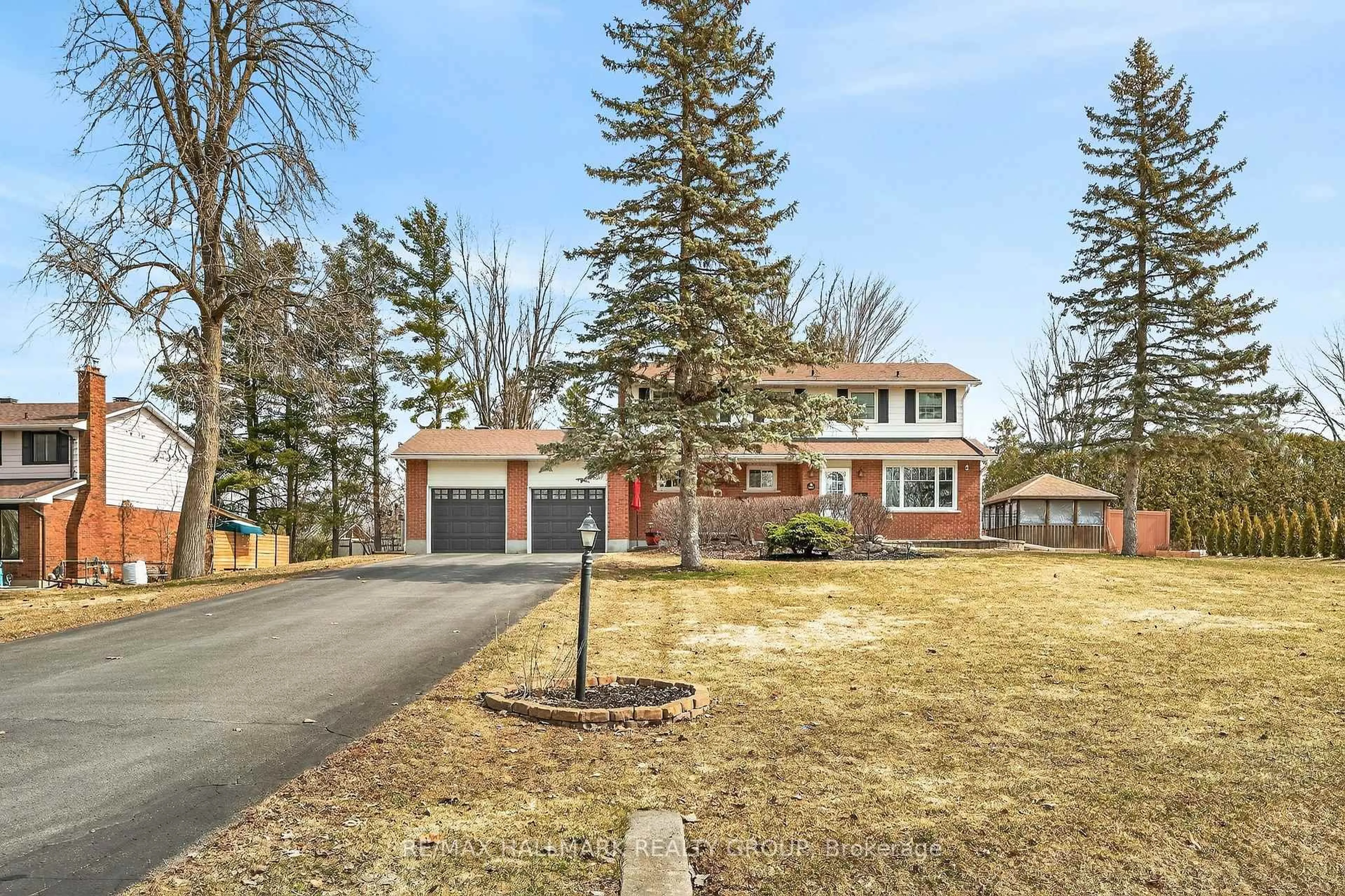 A pic from outside/outdoor area/front of a property/back of a property/a pic from drone, street for 6553 Michelangelo Crt, North Gower Ontario K0A 2T0