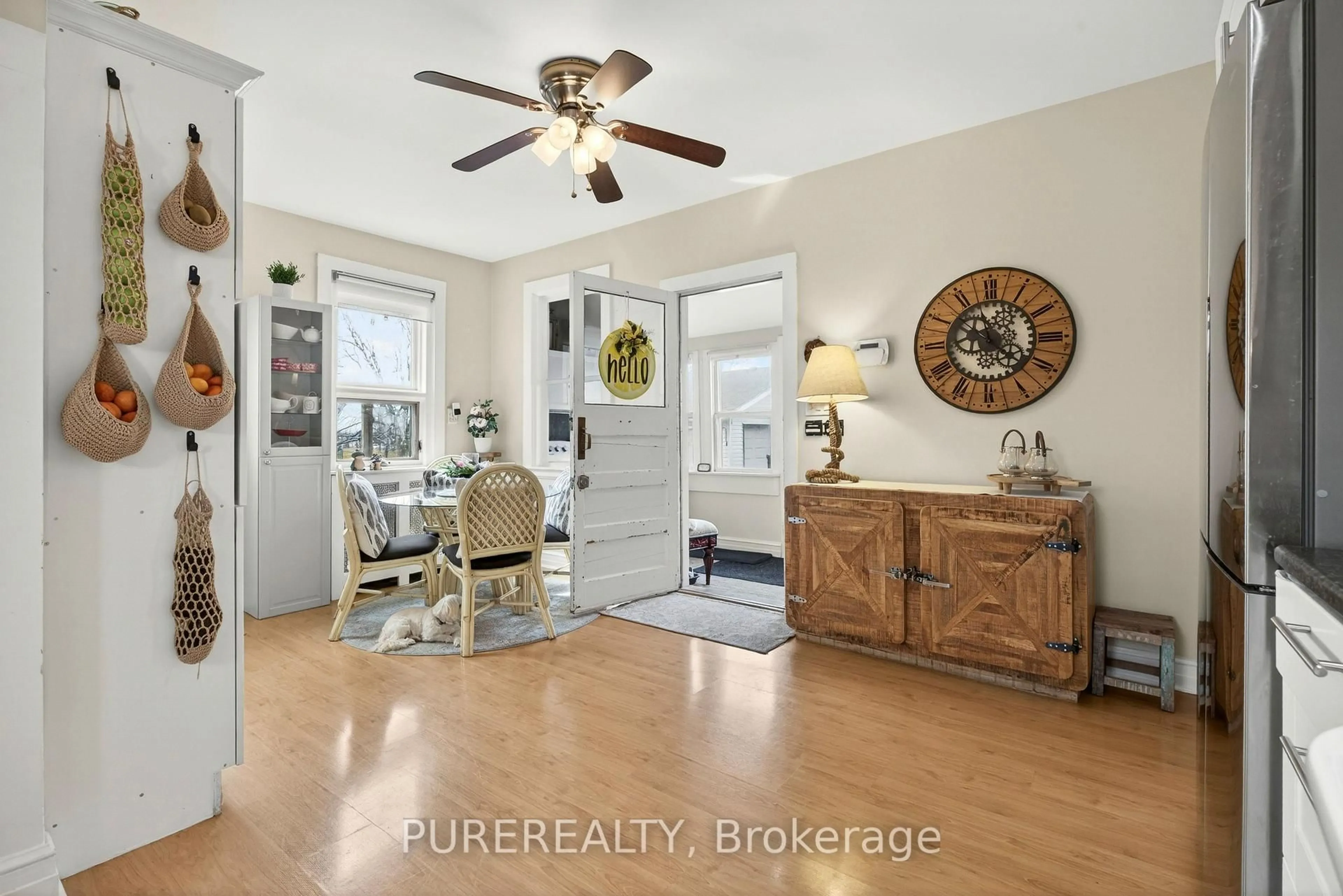 Indoor entryway for 2330 Wilson St, Hamilton Ontario L0R 1A0
