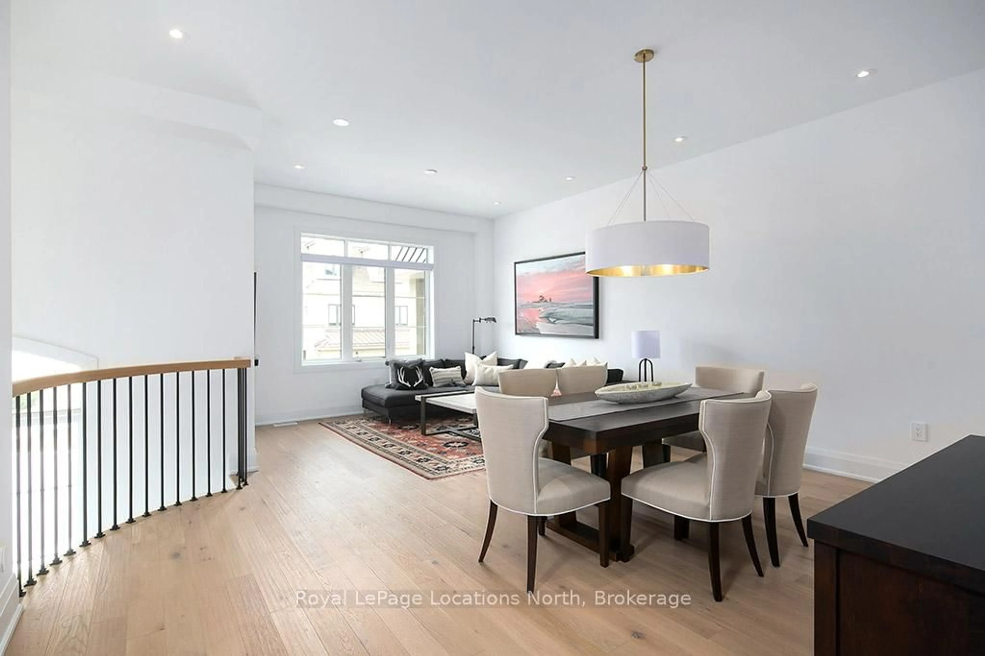 Dining room, wood/laminate floor for 11 Bay St #10, Blue Mountains Ontario N0H 2P0