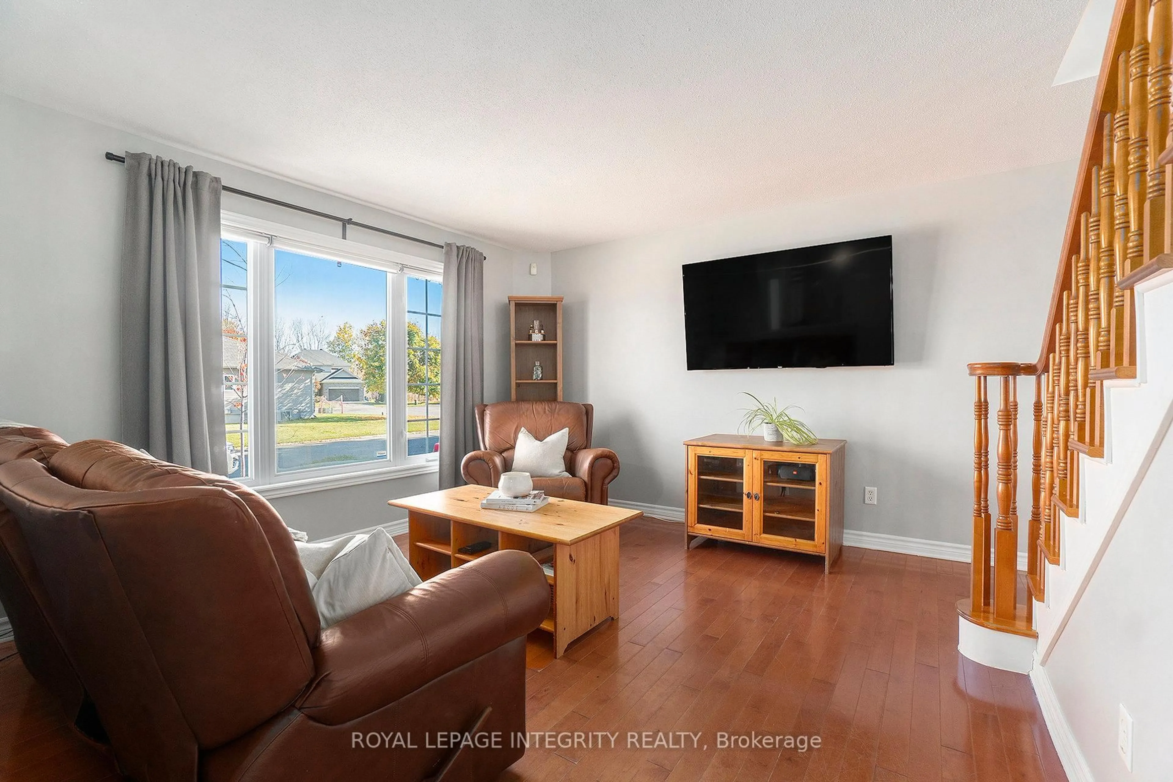 Living room with furniture, wood/laminate floor for 34 Giroux St, The Nation Ontario K0A 2M0