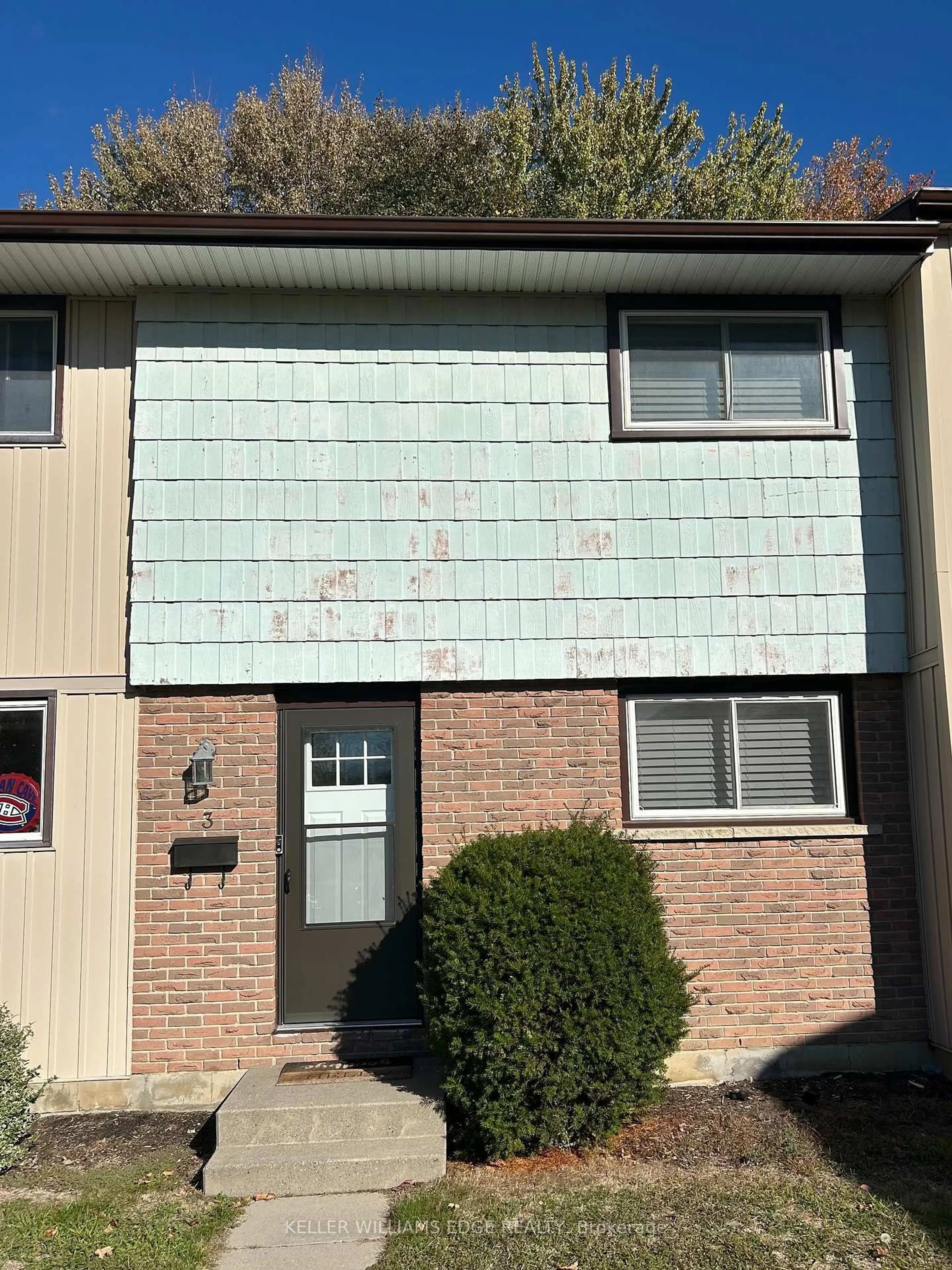 Home with vinyl exterior material, building for 3 Tiffany Pl #3, Quinte West Ontario K8V 6A3