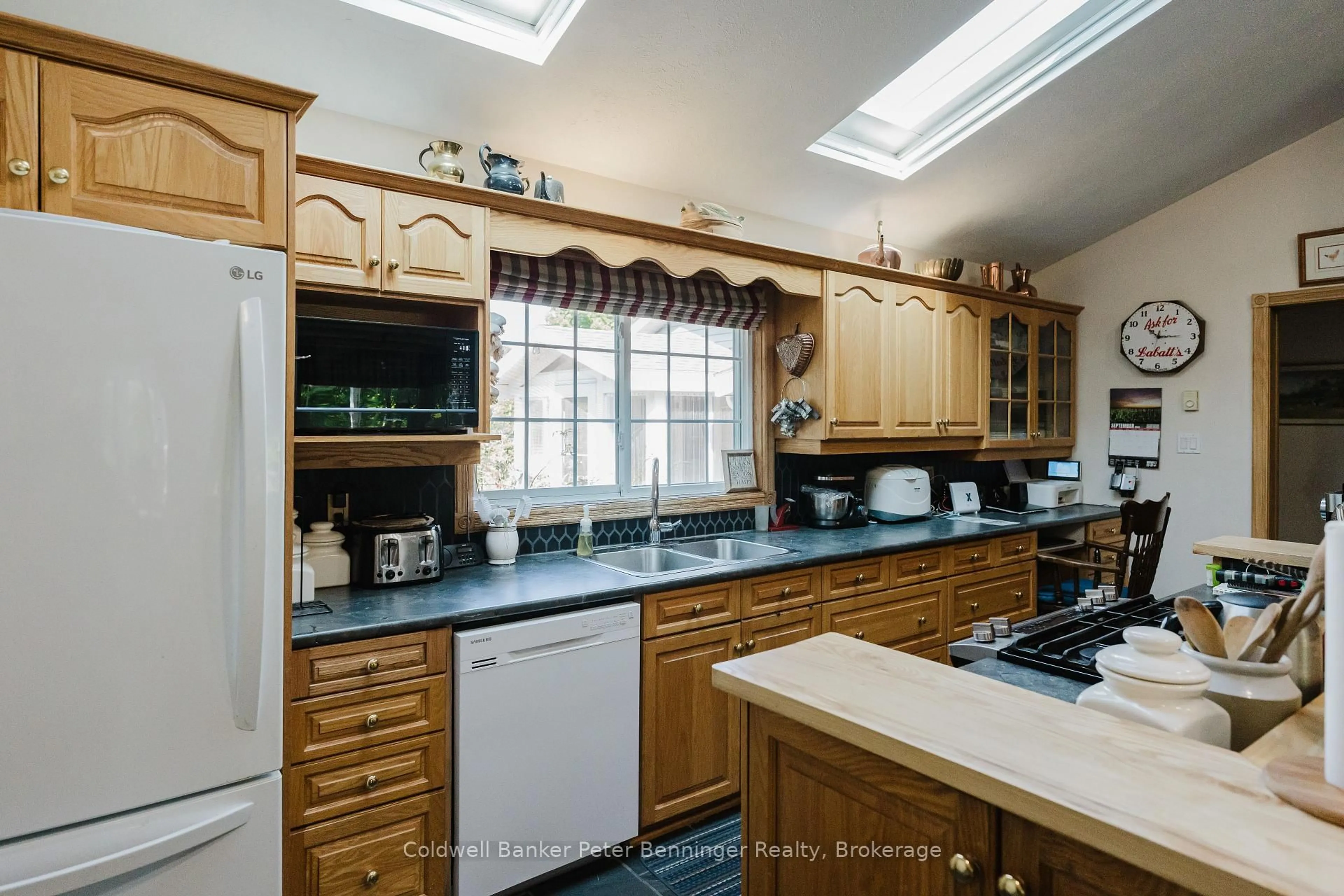 Standard kitchen, unknown for 133889 ALLAN PARK Rd, West Grey Ontario N0G 1S0