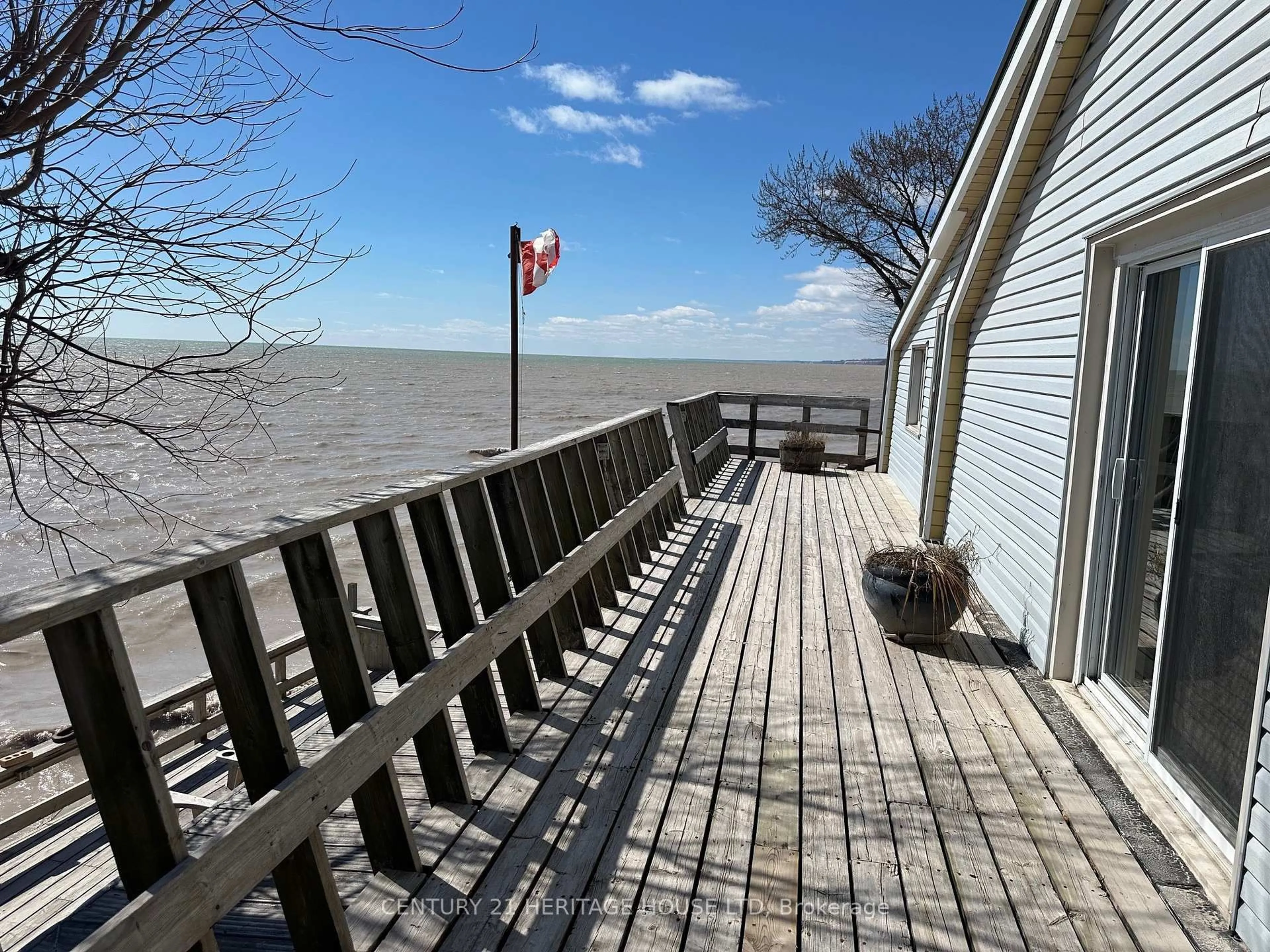 Patio, water/lake/river/ocean view for 3393 Waneeta Dr, Malahide Ontario N5H 2R2