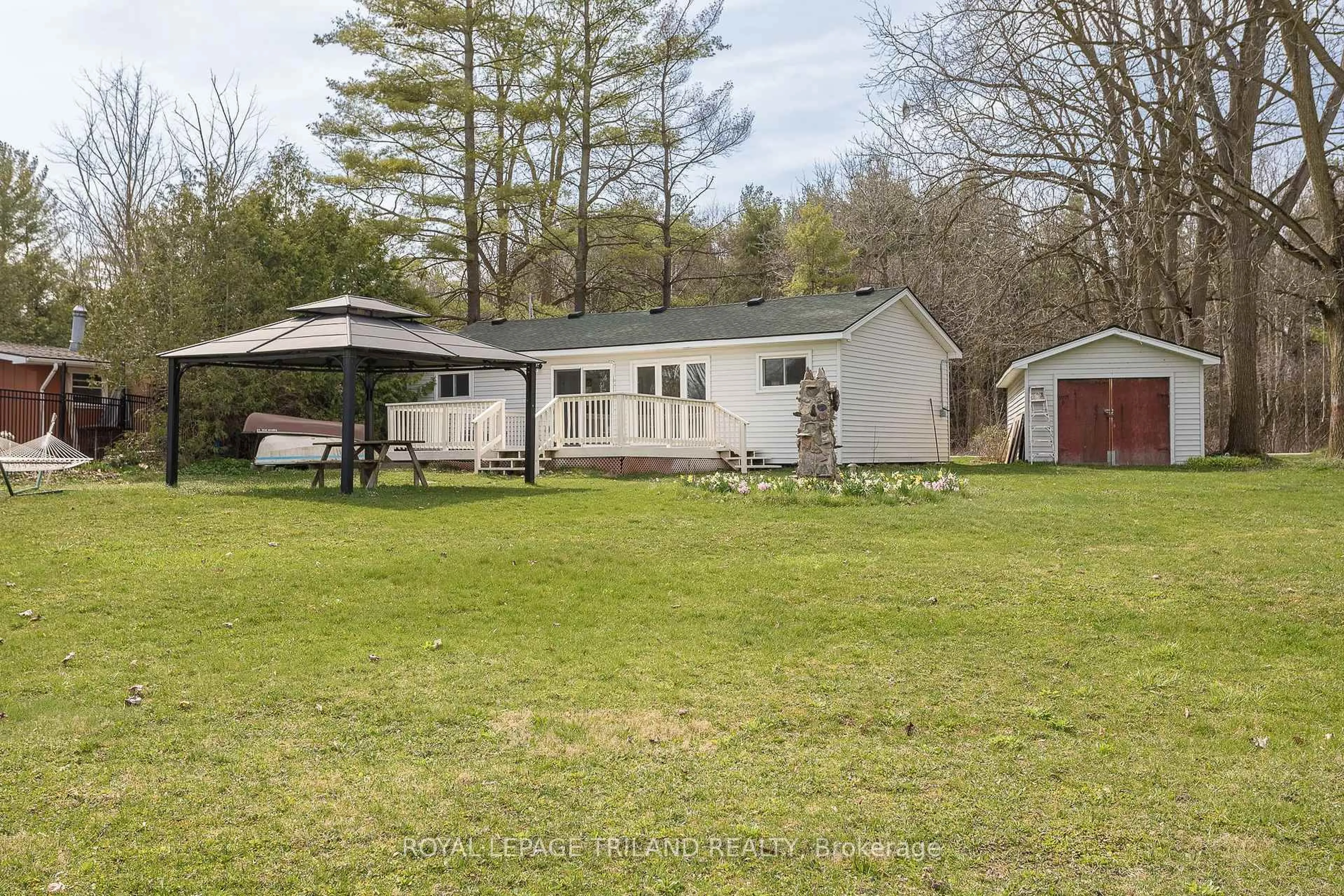 A pic from outside/outdoor area/front of a property/back of a property/a pic from drone, unknown for 20927 Lakeside Dr, Thames Centre Ontario N0L 2P0