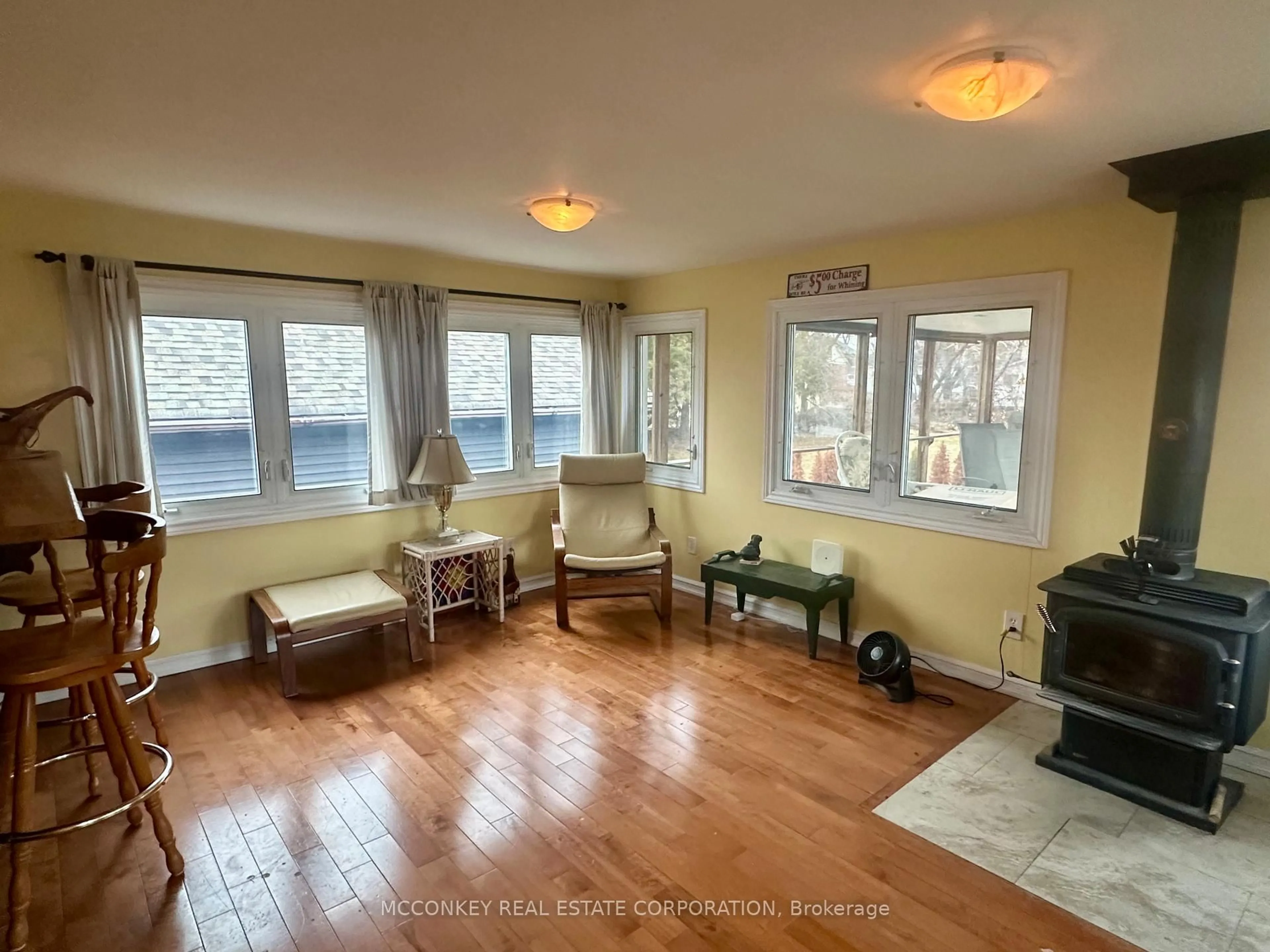 Living room with furniture, unknown for 320 Mckellar St, Peterborough Ontario K9J 1P7
