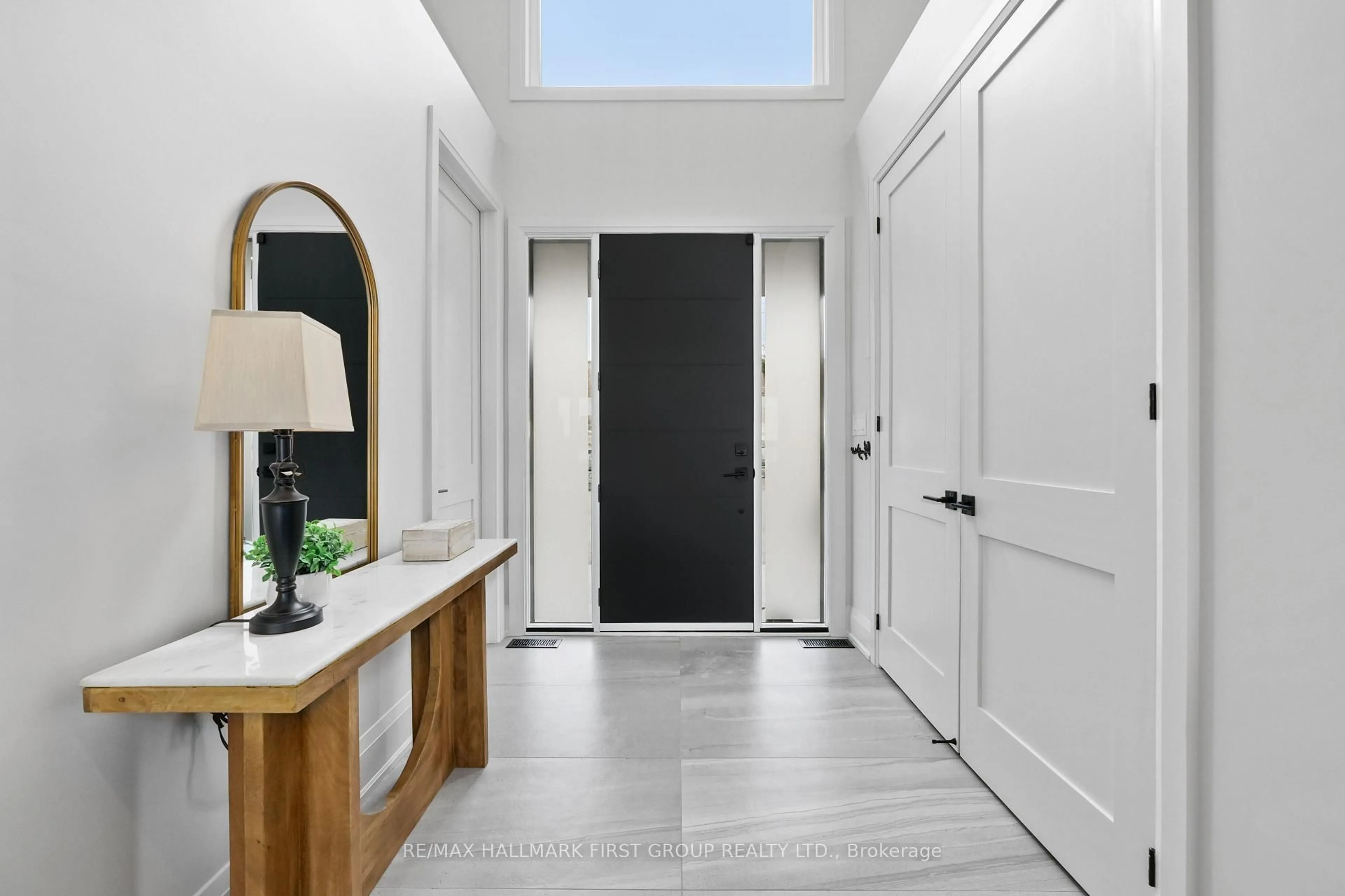 Indoor entryway for 184 Parkview Dr, Alnwick/Haldimand Ontario K0K 2G0