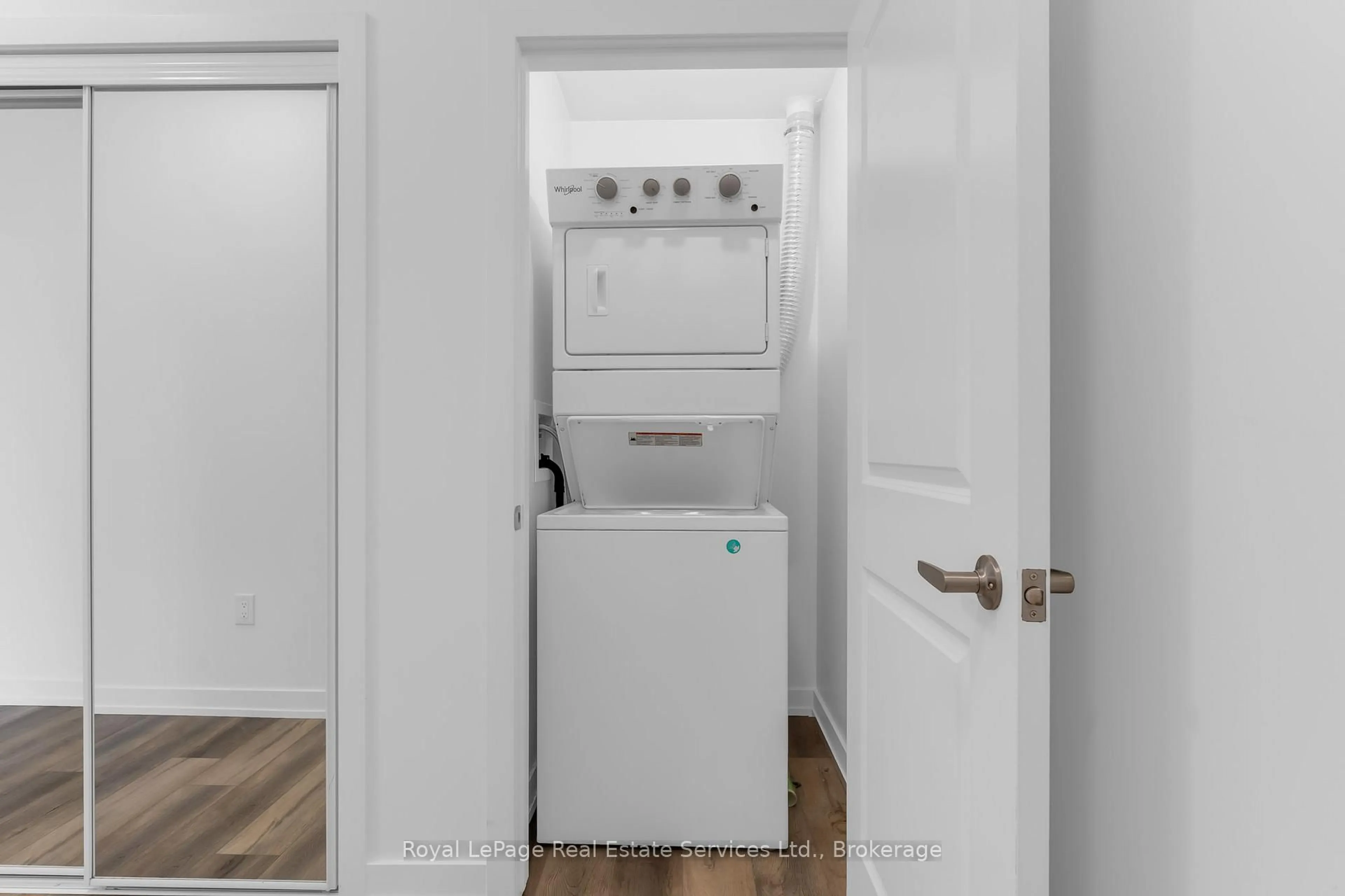 Laundry room for 470 Dundas St #502, Hamilton Ontario L8B 2A6