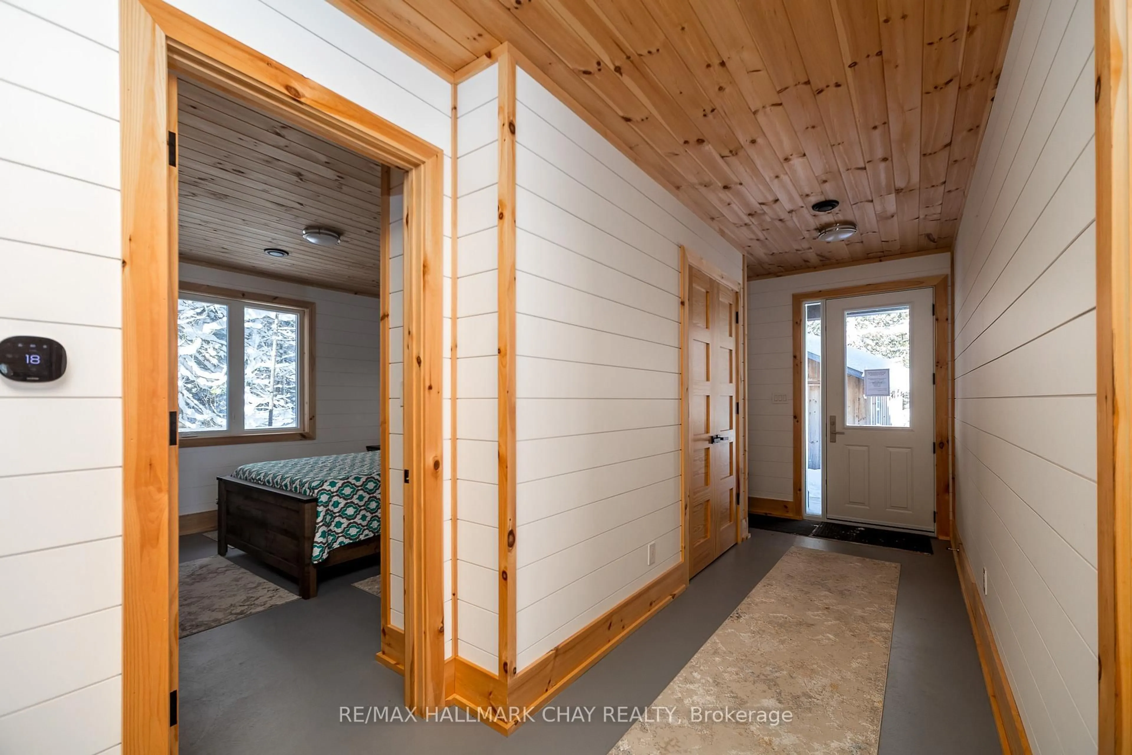 Indoor entryway for 27 Whippoorwill Rd, Northern Bruce Peninsula Ontario N0H 1W0