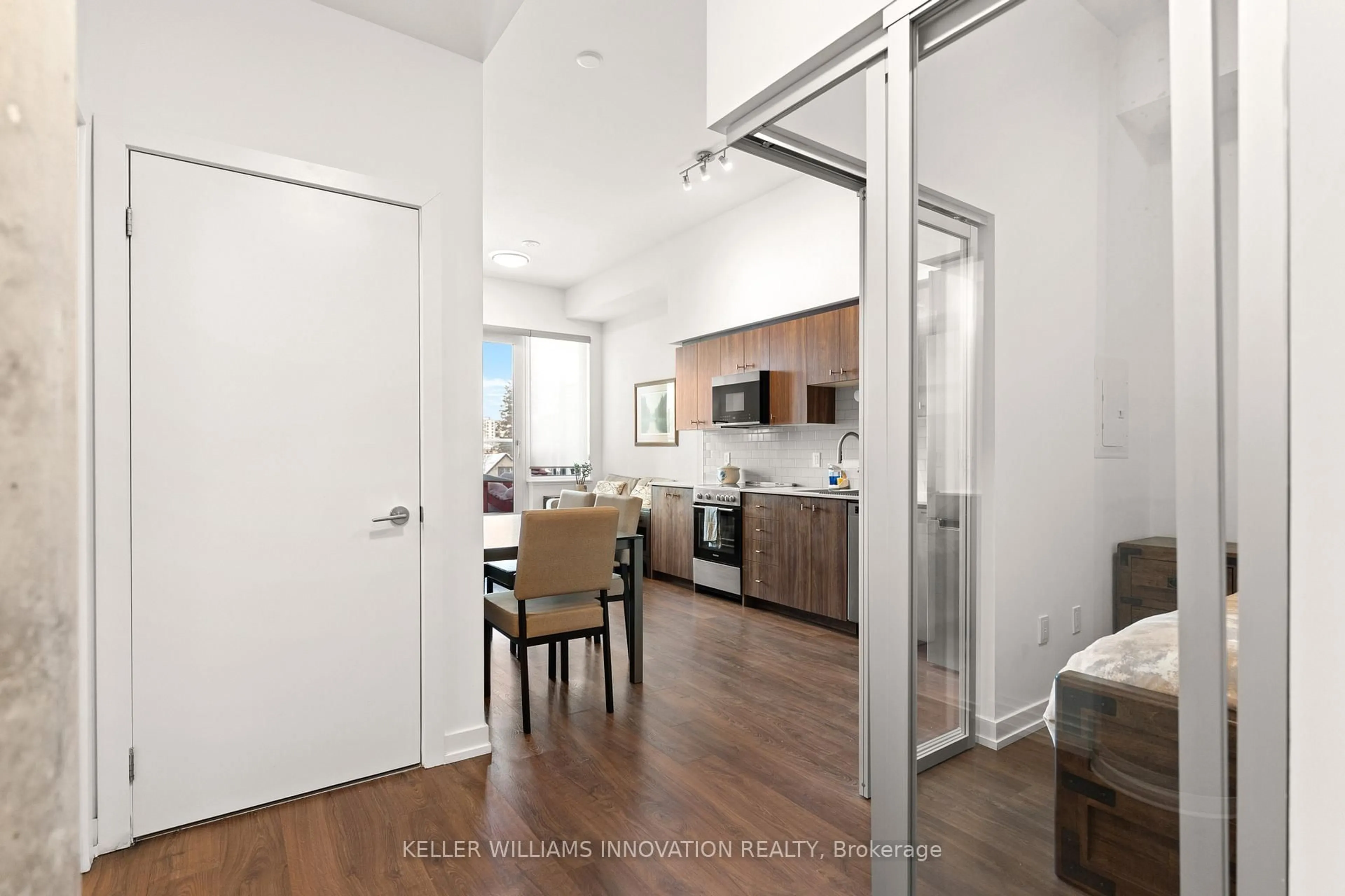 Indoor entryway for 15 Wellington St #317, Kitchener Ontario N2G 0E4