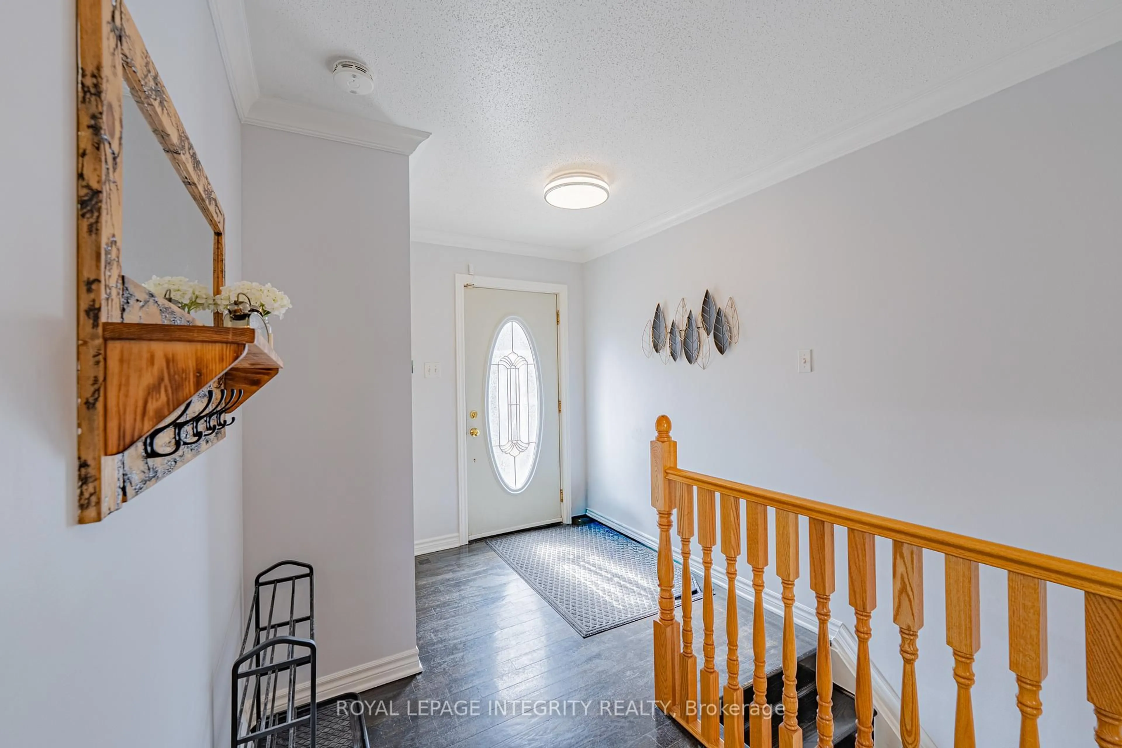 Indoor entryway for 3318 DUNROBIN Rd, Ottawa Ontario K0A 3M0