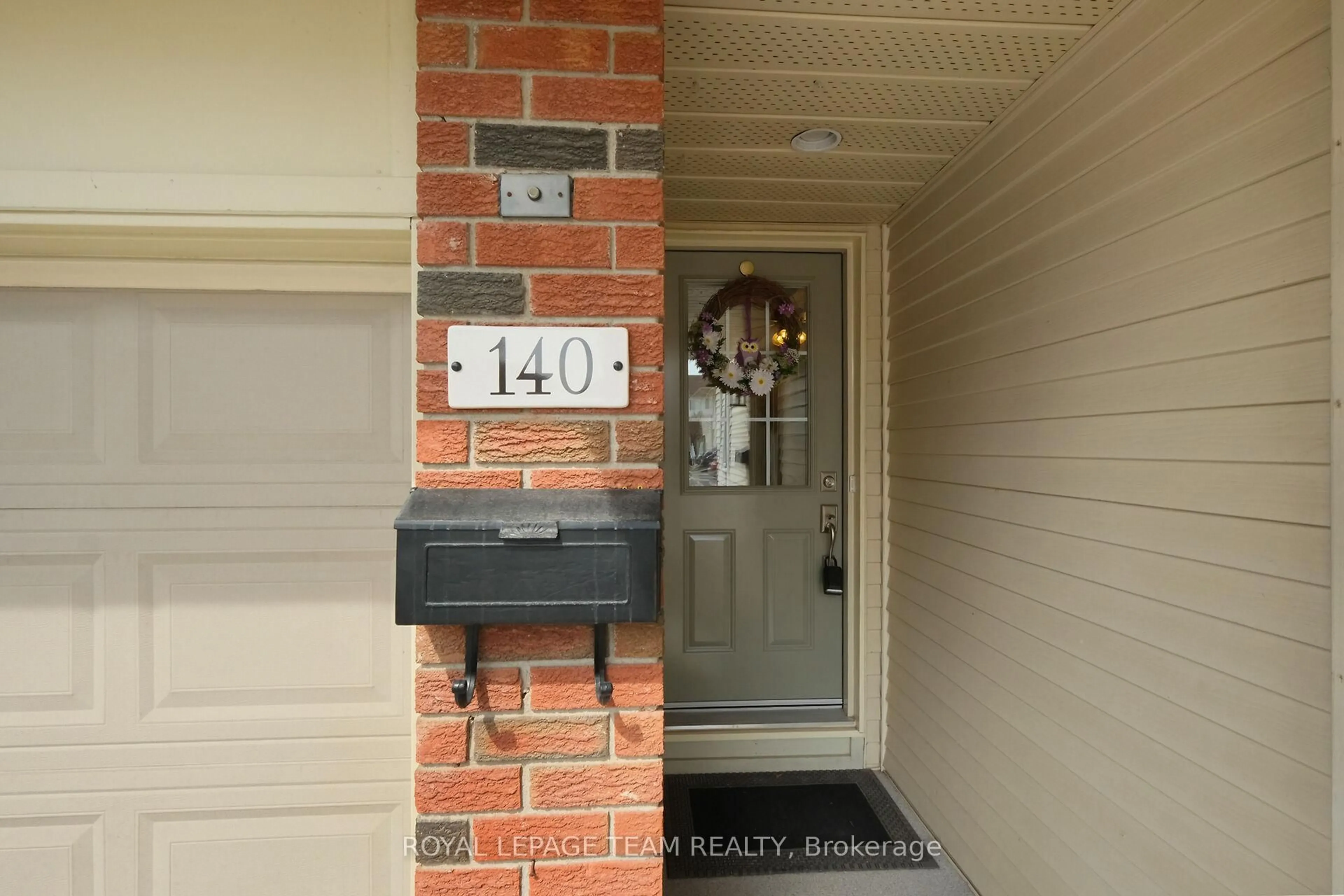 Indoor entryway for 140 Rushford Private #40, Ottawa Ontario K1T 3E2