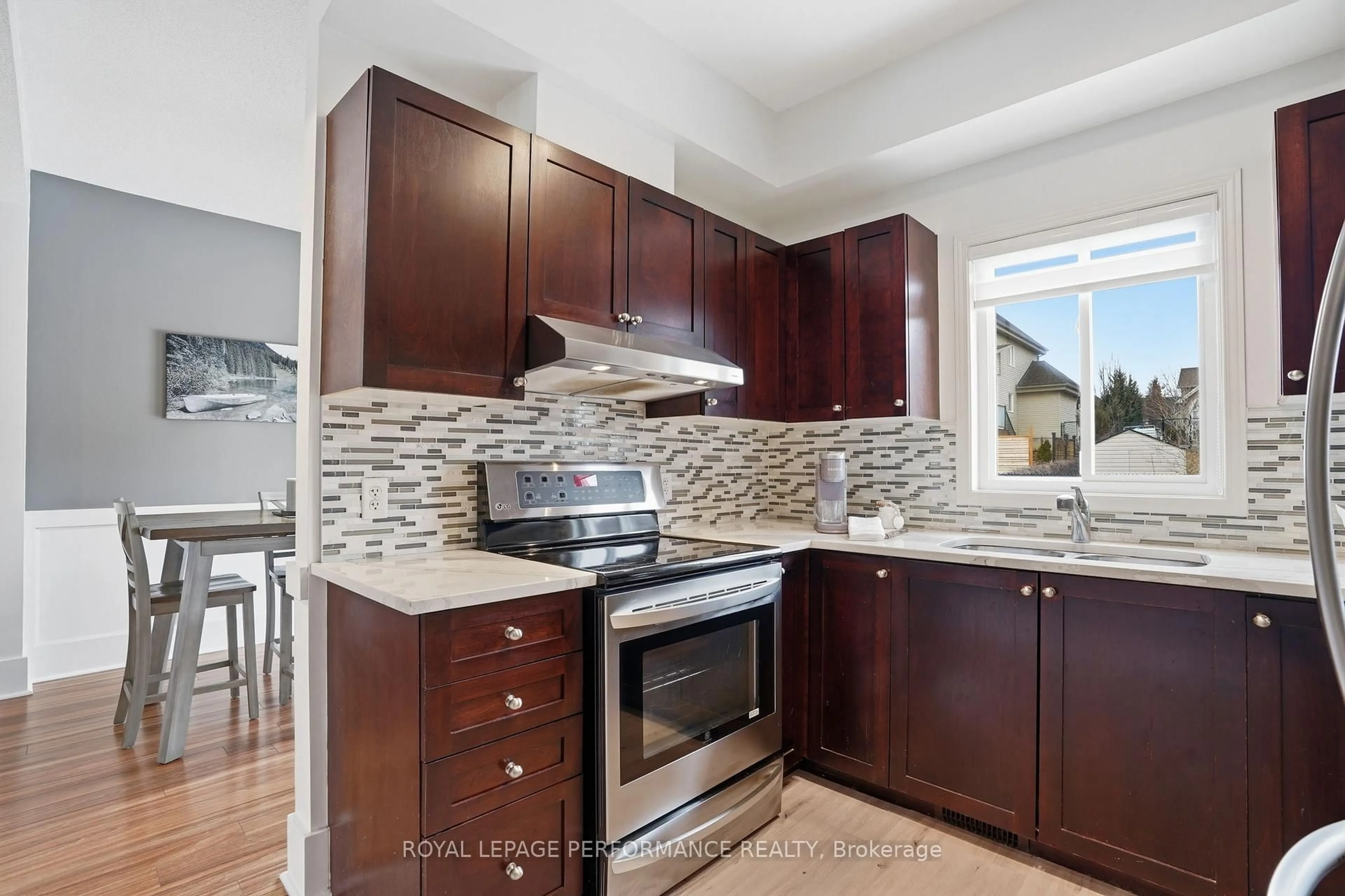 Open concept kitchen, unknown for 420 Crystal Crt, Clarence-Rockland Ontario K4K 0A1