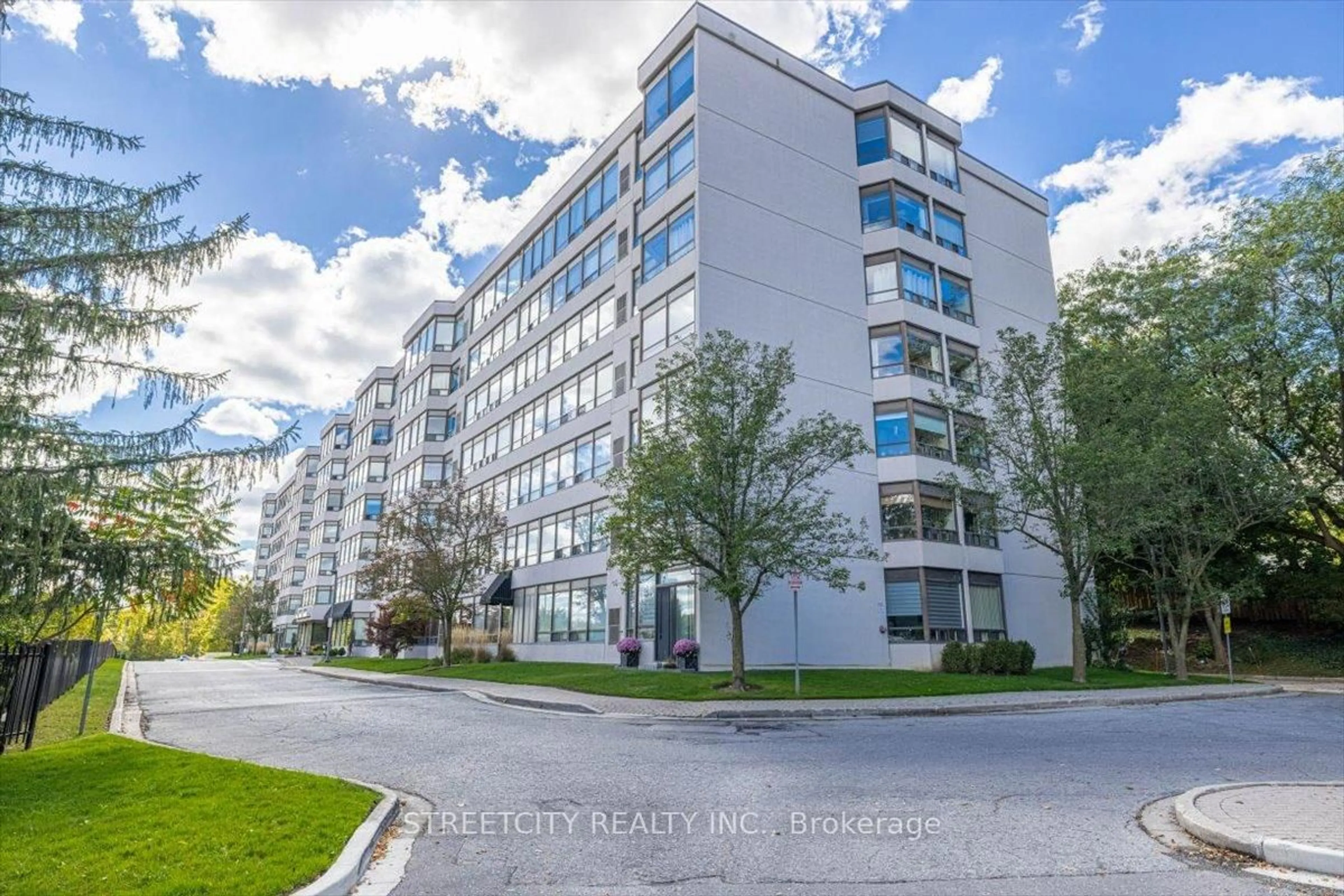 Unknown for 521 Riverside Dr #301, London North Ontario N6H 5E2
