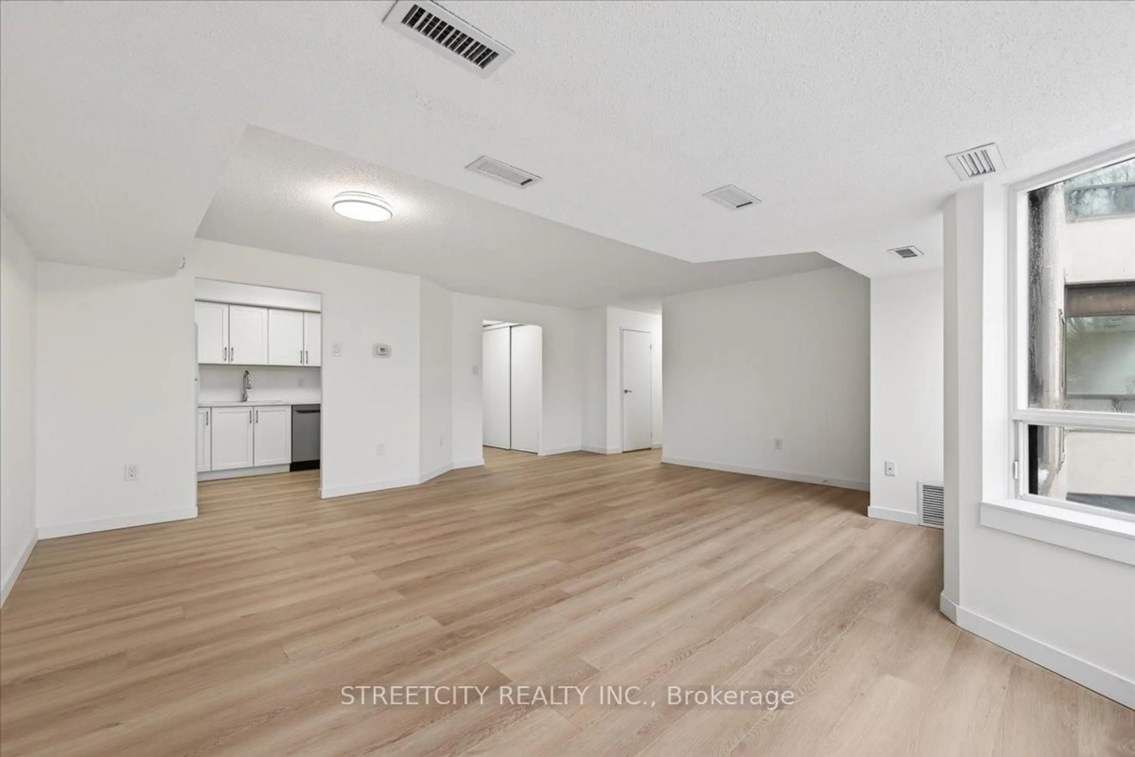 A pic of a room for 521 Riverside Dr #301, London North Ontario N6H 5E2