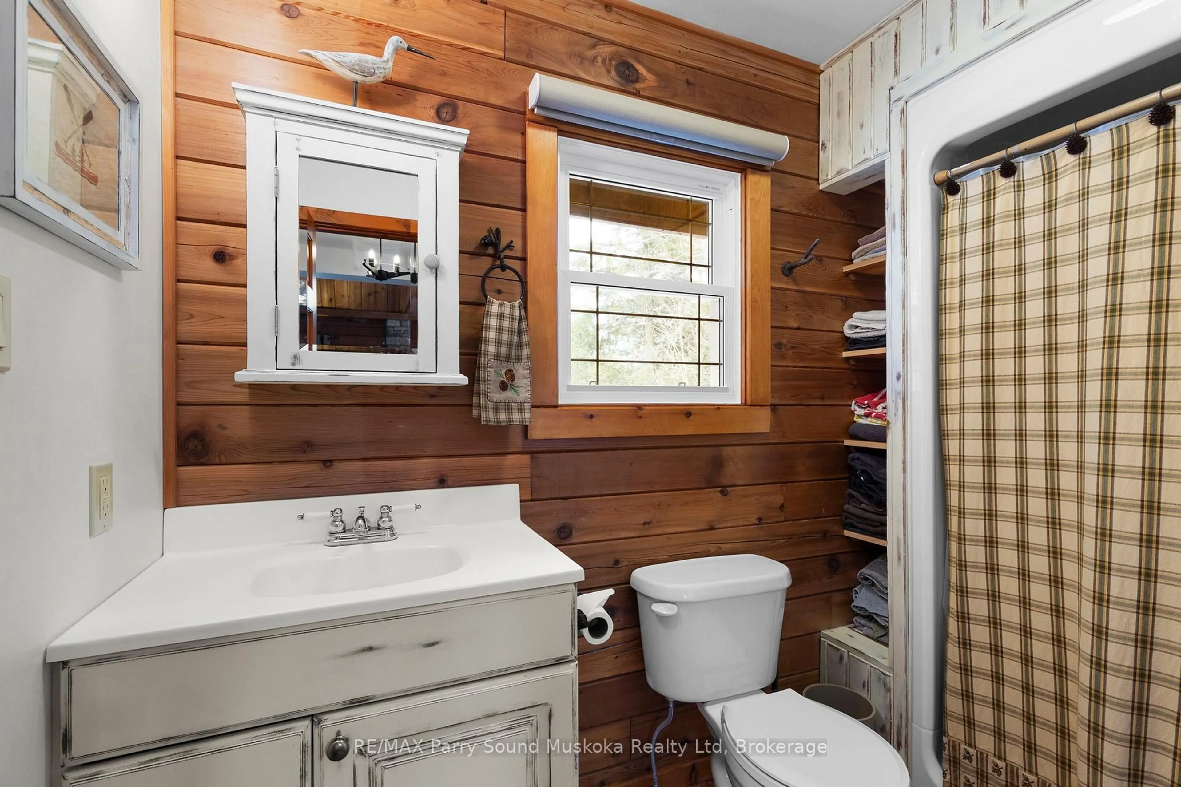 Standard bathroom, ceramic/tile floor for 6 West Point Dr, McKellar Ontario P2A 0B5