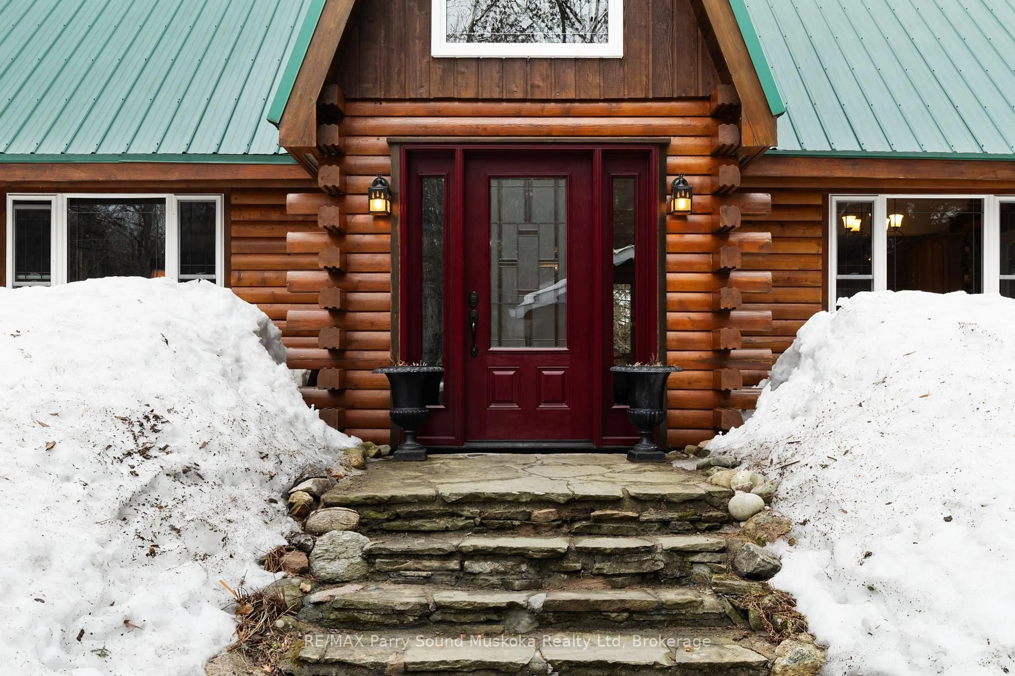 Indoor entryway for 6 West Point Dr, McKellar Ontario P2A 0B5