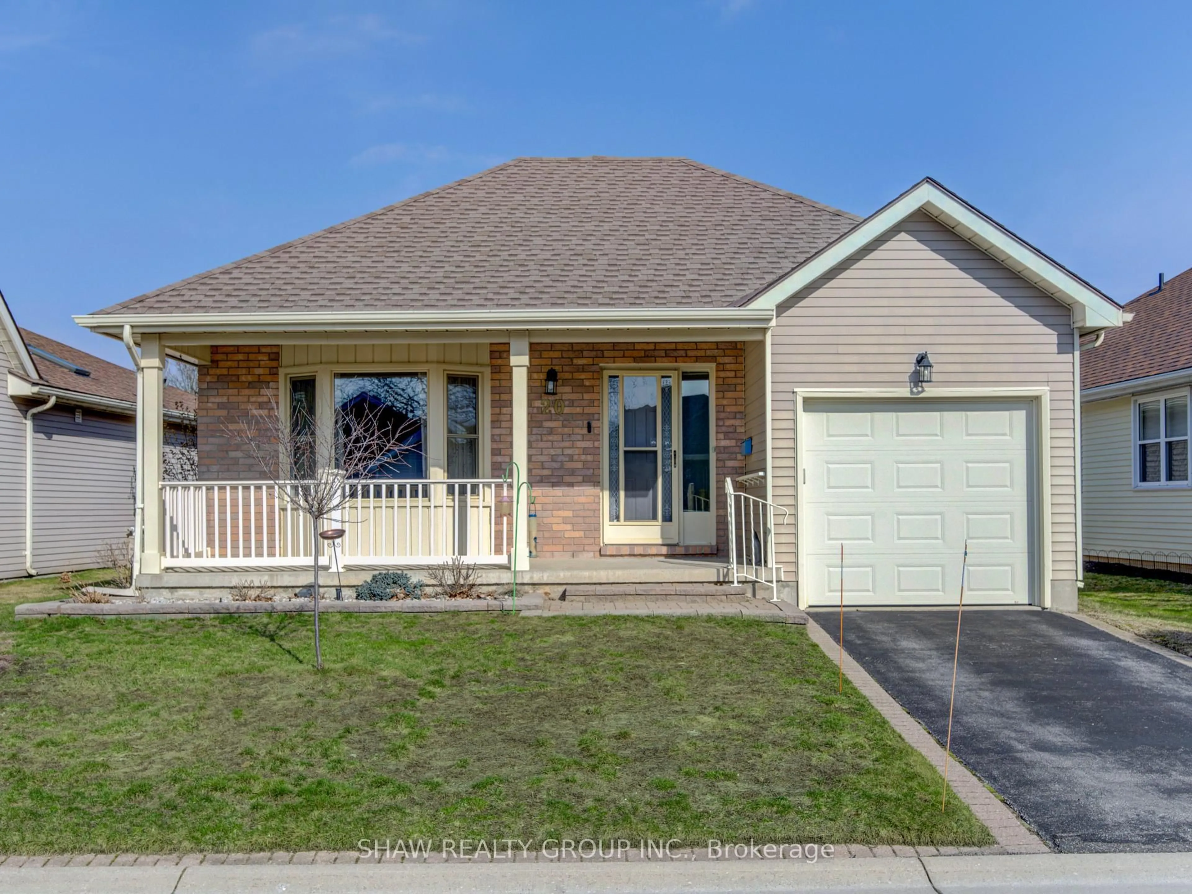Home with vinyl exterior material, street for 20 Edwin Cres, Tillsonburg Ontario N4G 5H3