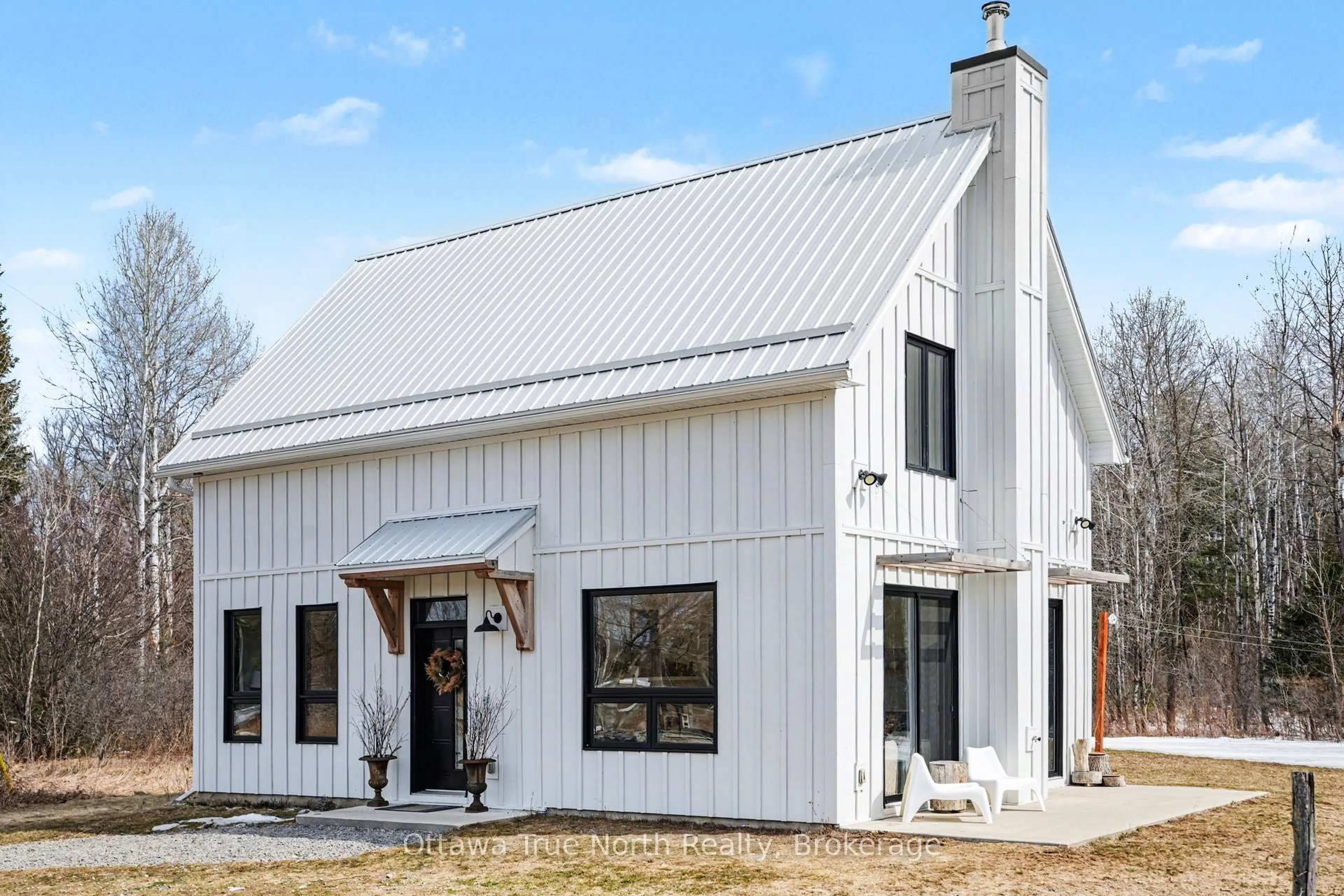 Home with vinyl exterior material, building for 1590 County Road 20 Rd, North Grenville Ontario K0G 1T0