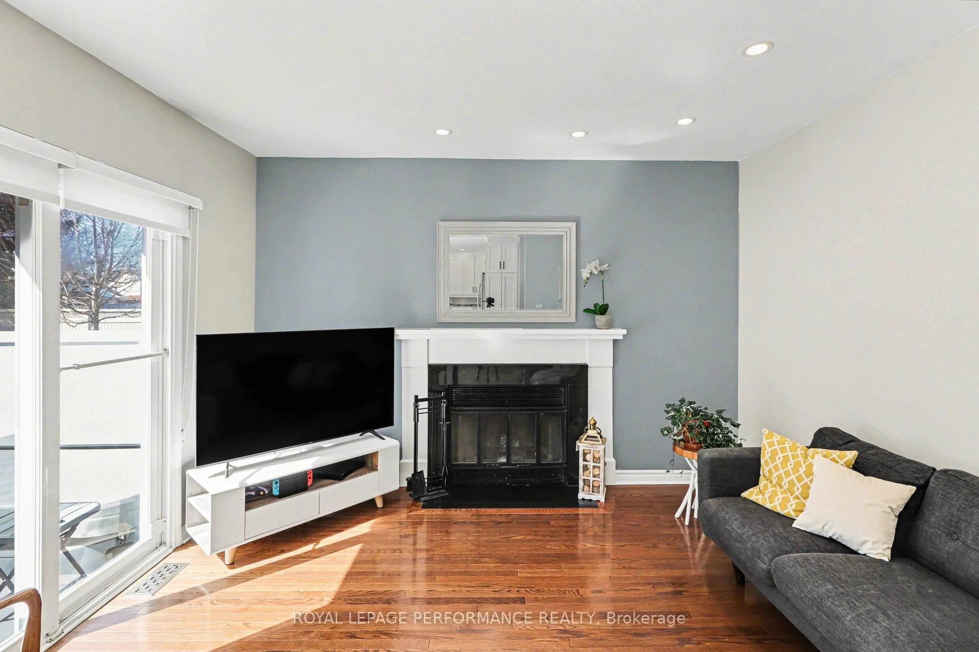 Living room with furniture, wood/laminate floor for 6722 Tooney Dr, Ottawa Ontario K1C 6R4