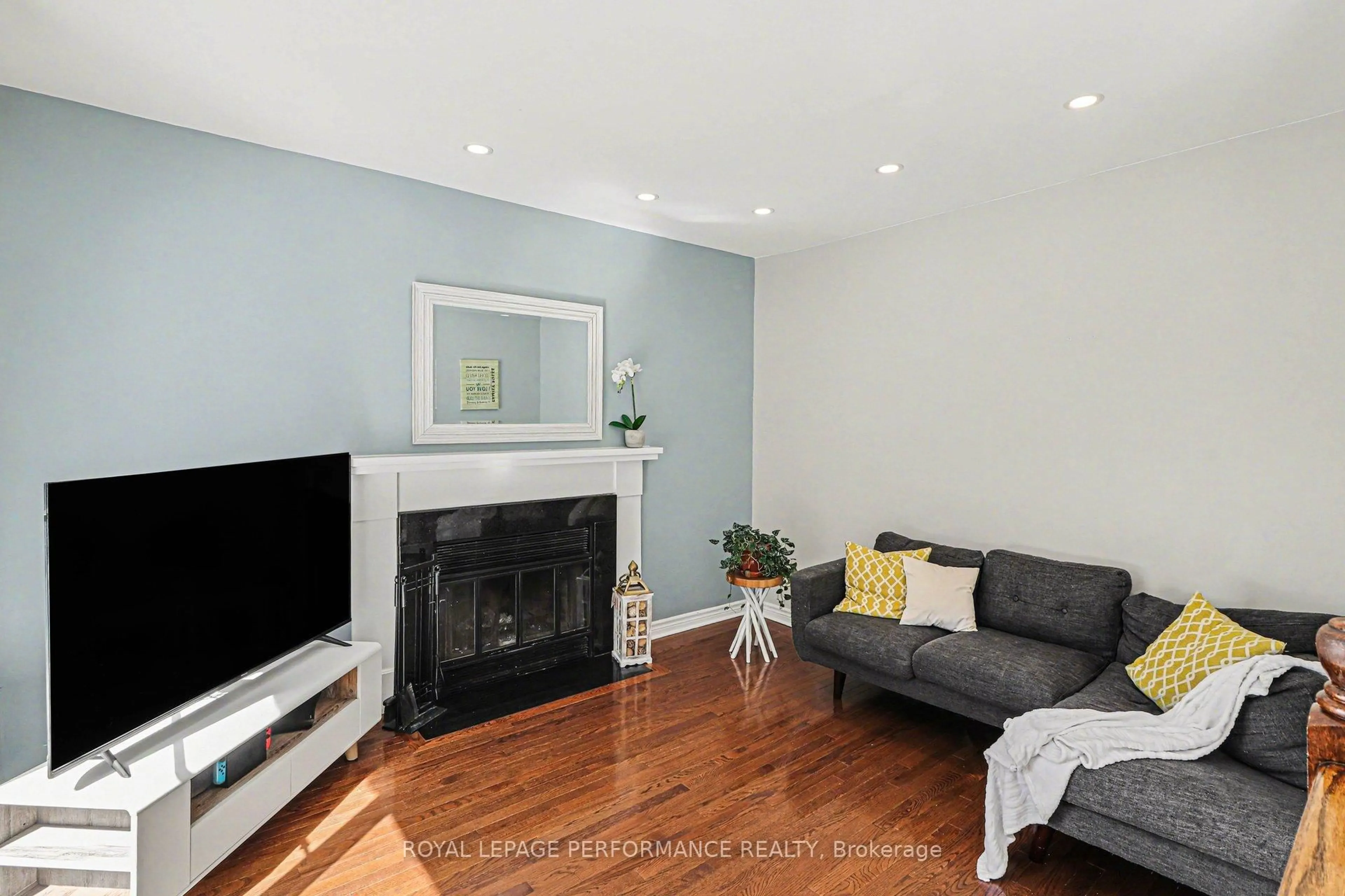 Living room with furniture, wood/laminate floor for 6722 Tooney Dr, Ottawa Ontario K1C 6R4