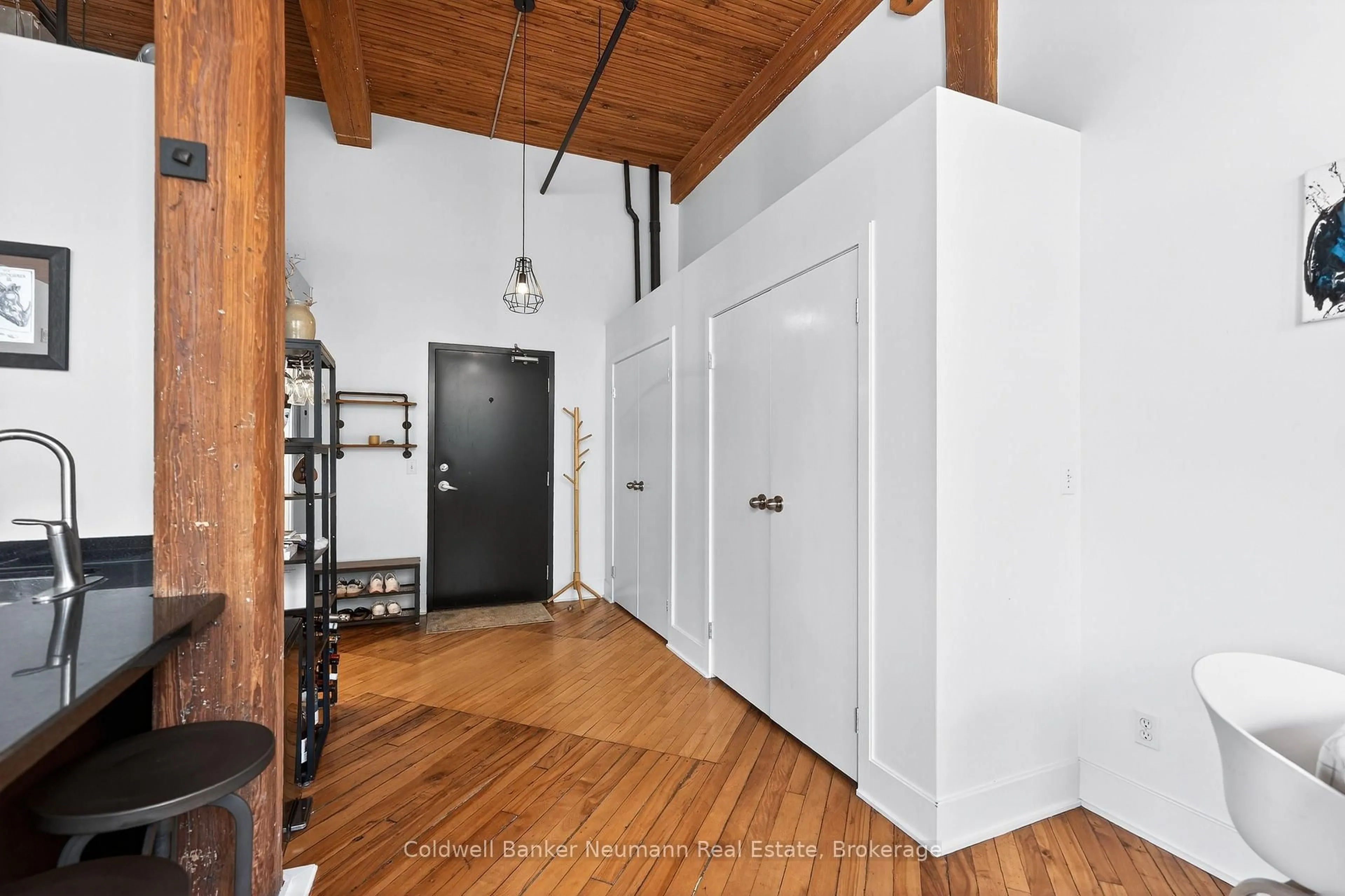 Indoor entryway for 26 Ontario St #129, Guelph Ontario N1E 7K1