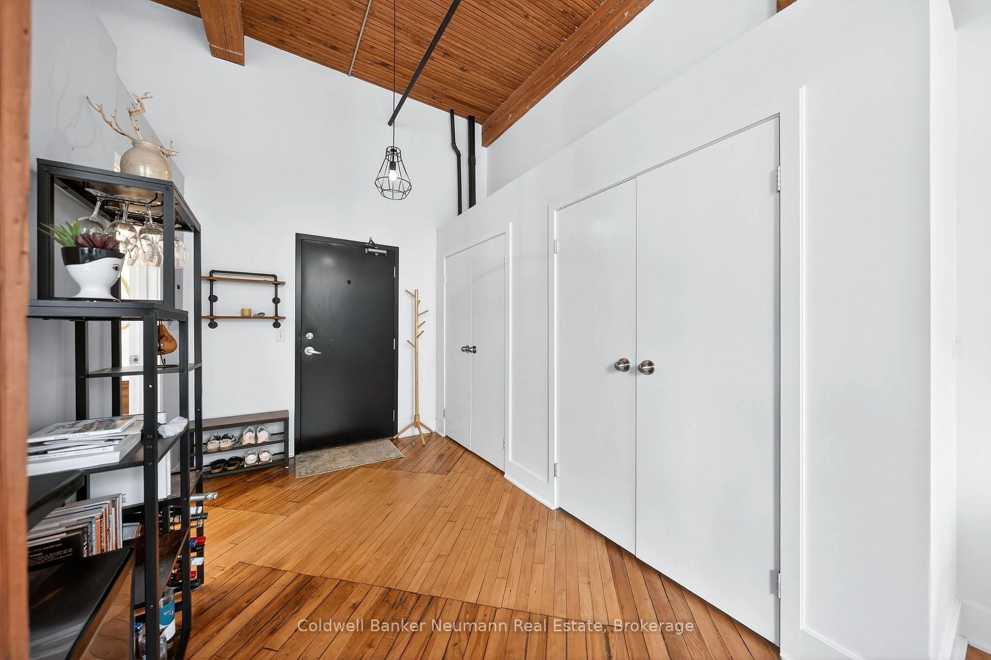 Indoor entryway for 26 Ontario St #129, Guelph Ontario N1E 7K1
