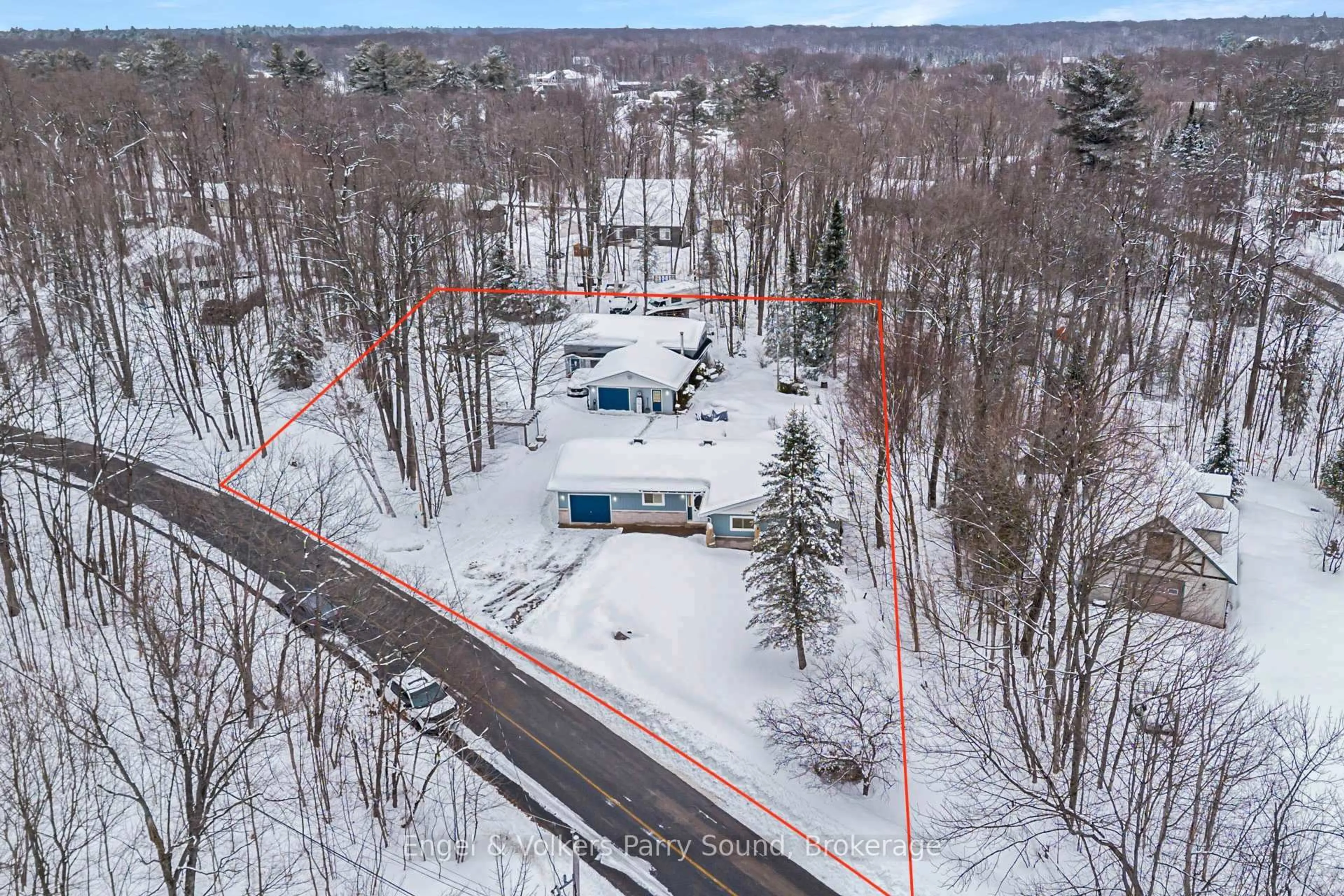 A pic from outside/outdoor area/front of a property/back of a property/a pic from drone, unknown for 3 Squirrel Ave, McDougall Ontario P2A 2W7