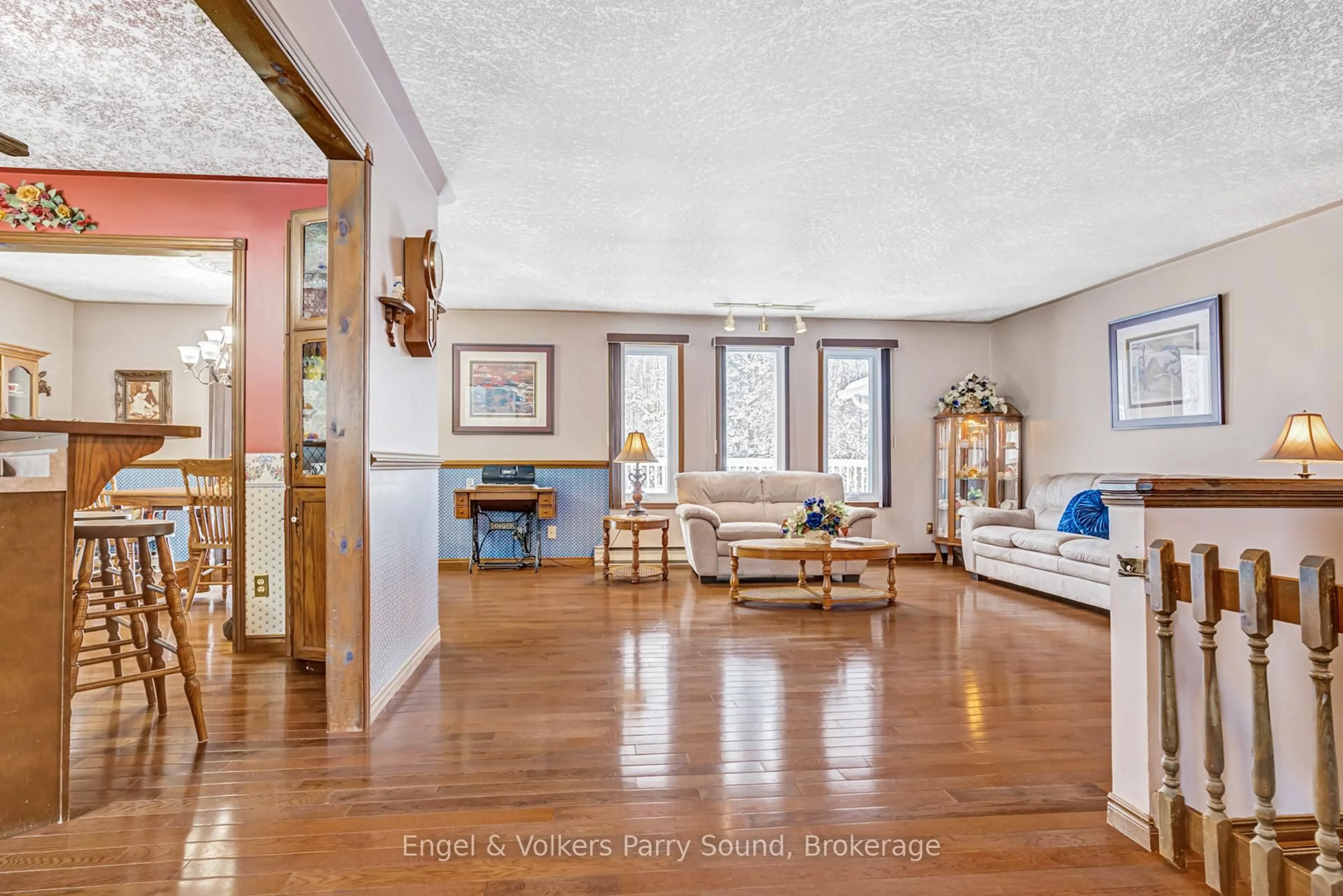 Indoor foyer for 3 Squirrel Ave, McDougall Ontario P2A 2W7