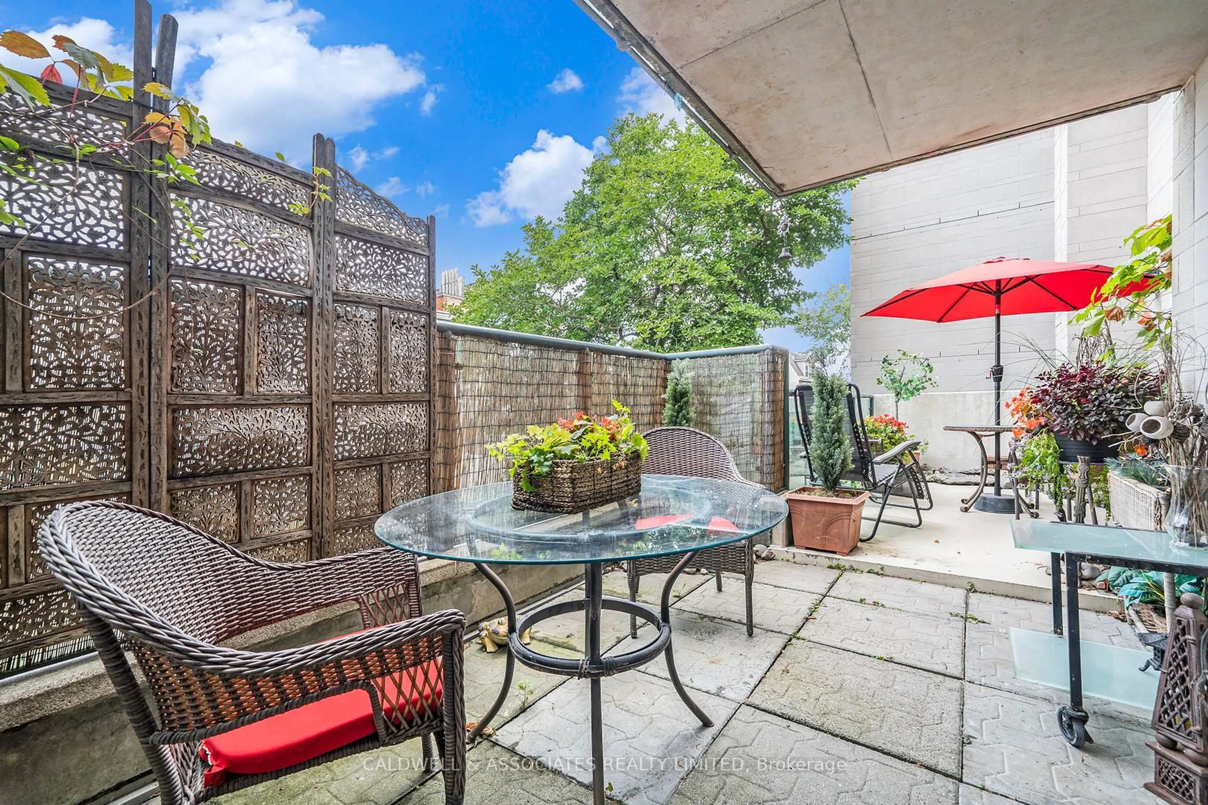 Patio, street for 15 Murray St #104, Ottawa Ontario K1N 9M5