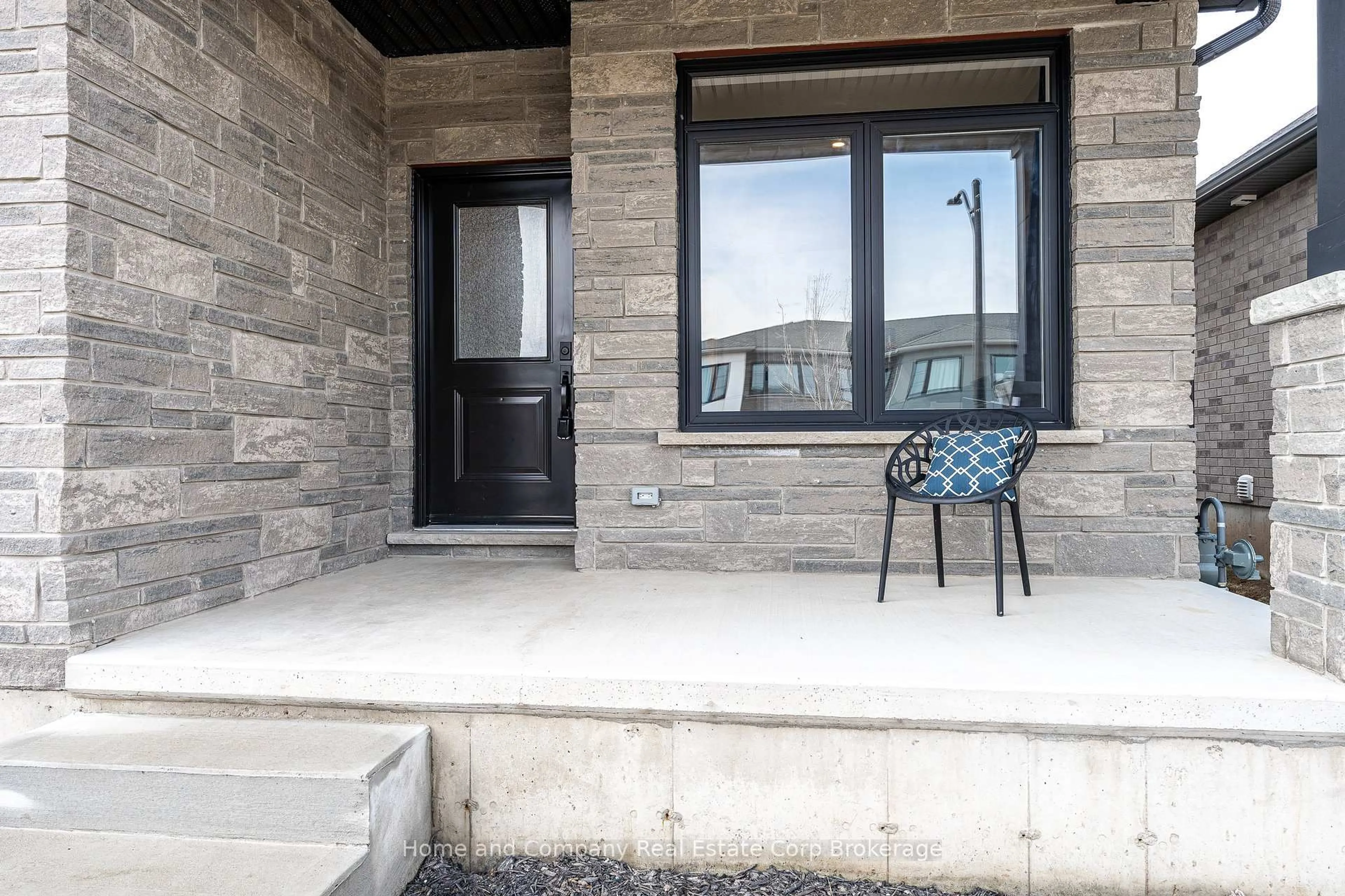 Patio, street for 18 Trail Side Dr, St. Marys Ontario N4X 0C1