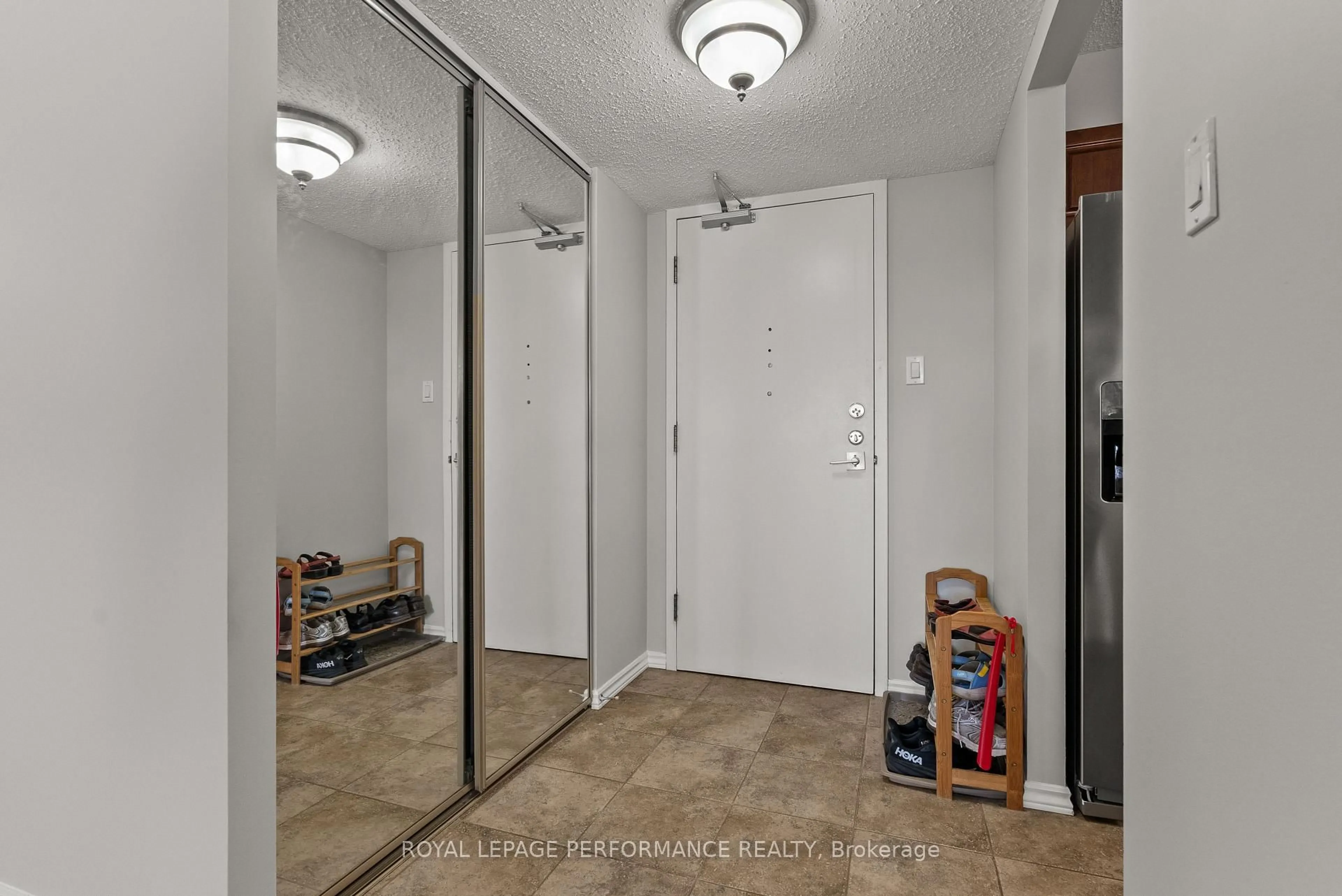 Indoor entryway for 200 Lafontaine Ave #Unit #407, Ottawa Ontario K1L 8K8