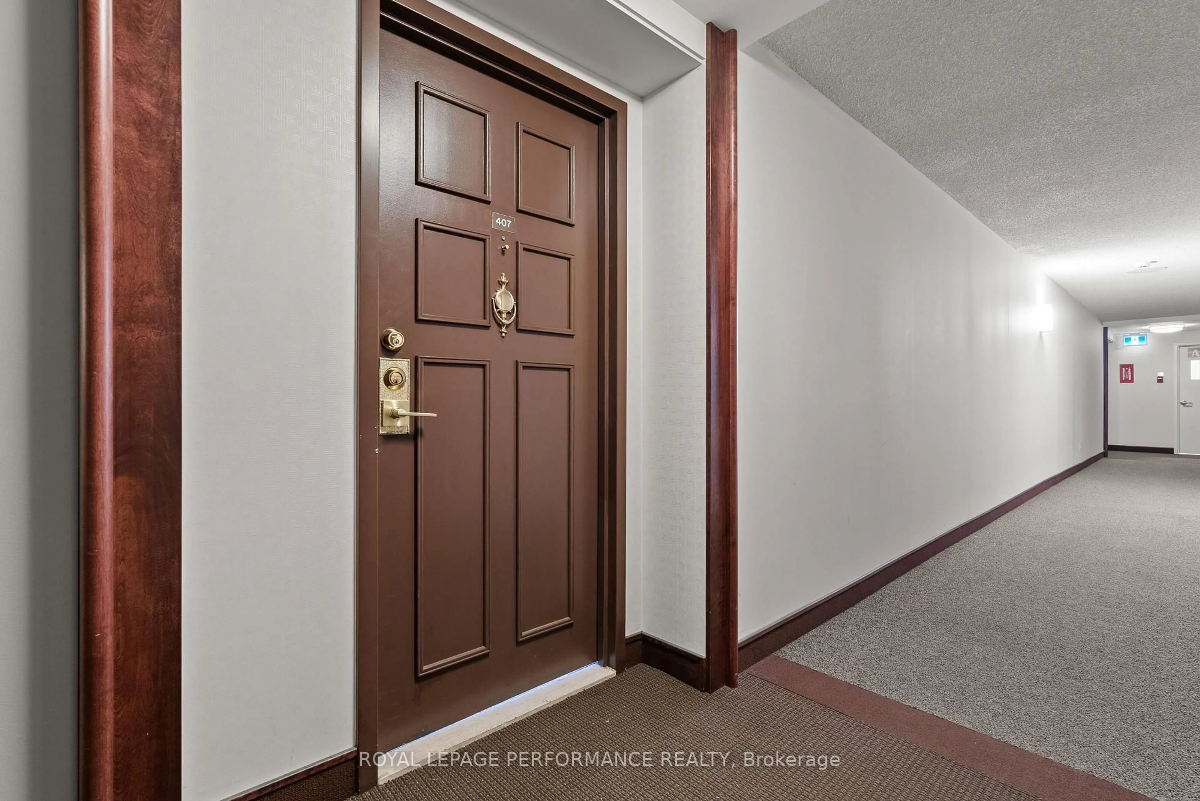 Indoor foyer for 200 Lafontaine Ave #Unit #407, Ottawa Ontario K1L 8K8