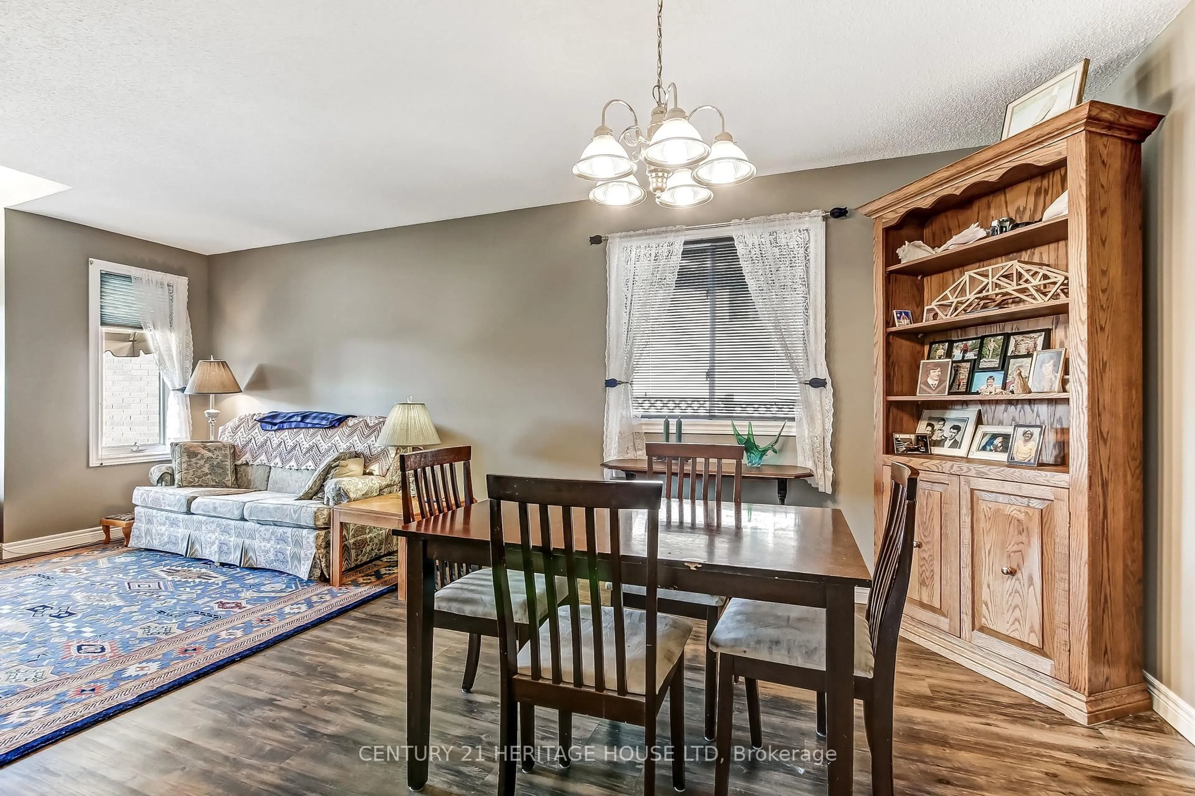 Unknown for 18 Hickory Blvd, Strathroy-Caradoc Ontario N7G 4A9