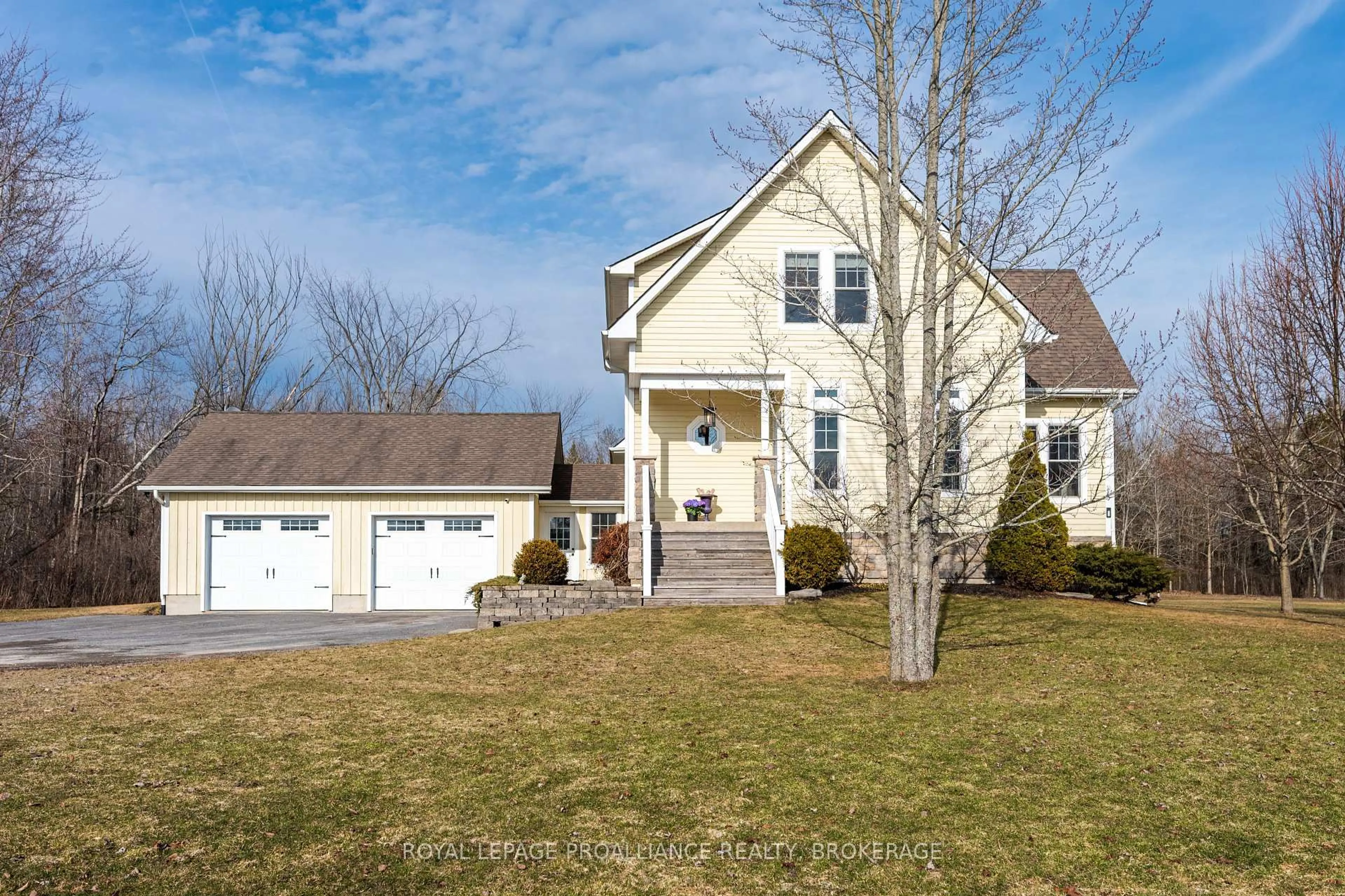 Home with vinyl exterior material, street for 513 Deerview Dr, Kingston Ontario K7L 5H6