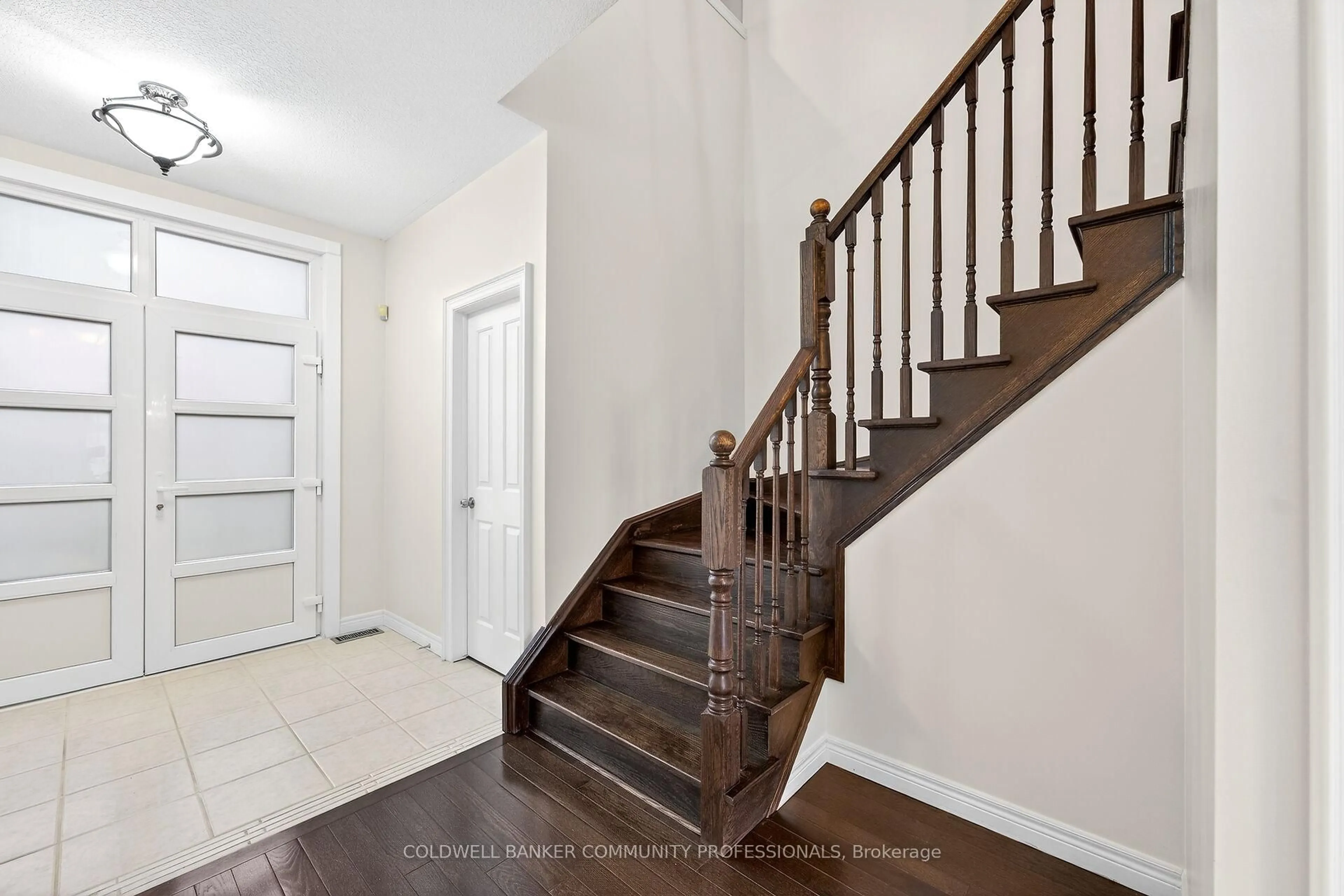 Indoor entryway for 182 Irwin Ave, Hamilton Ontario L8K 0G2