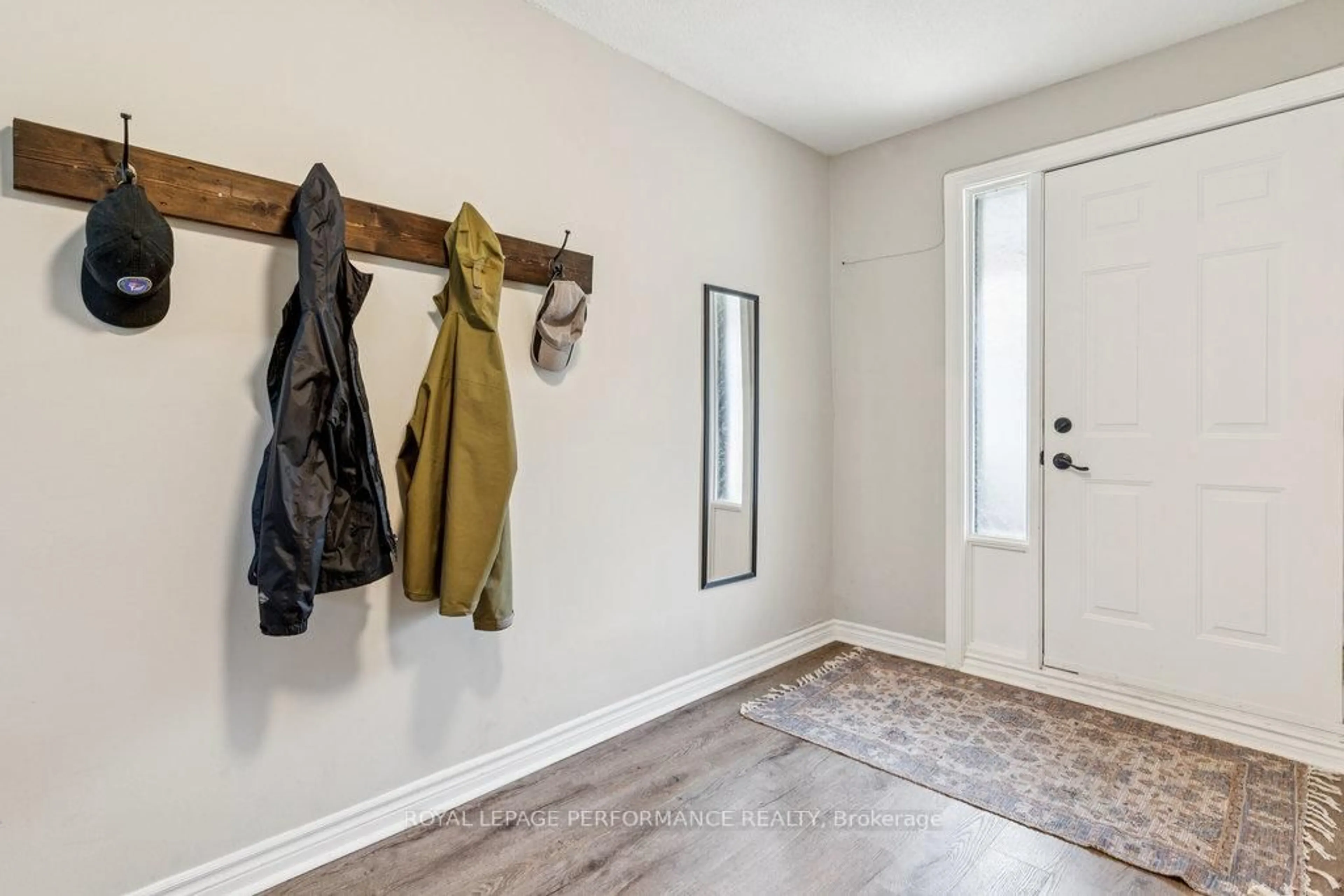 Indoor entryway for 4634 Cosmic Pl #74, Ottawa Ontario K1B 4R8